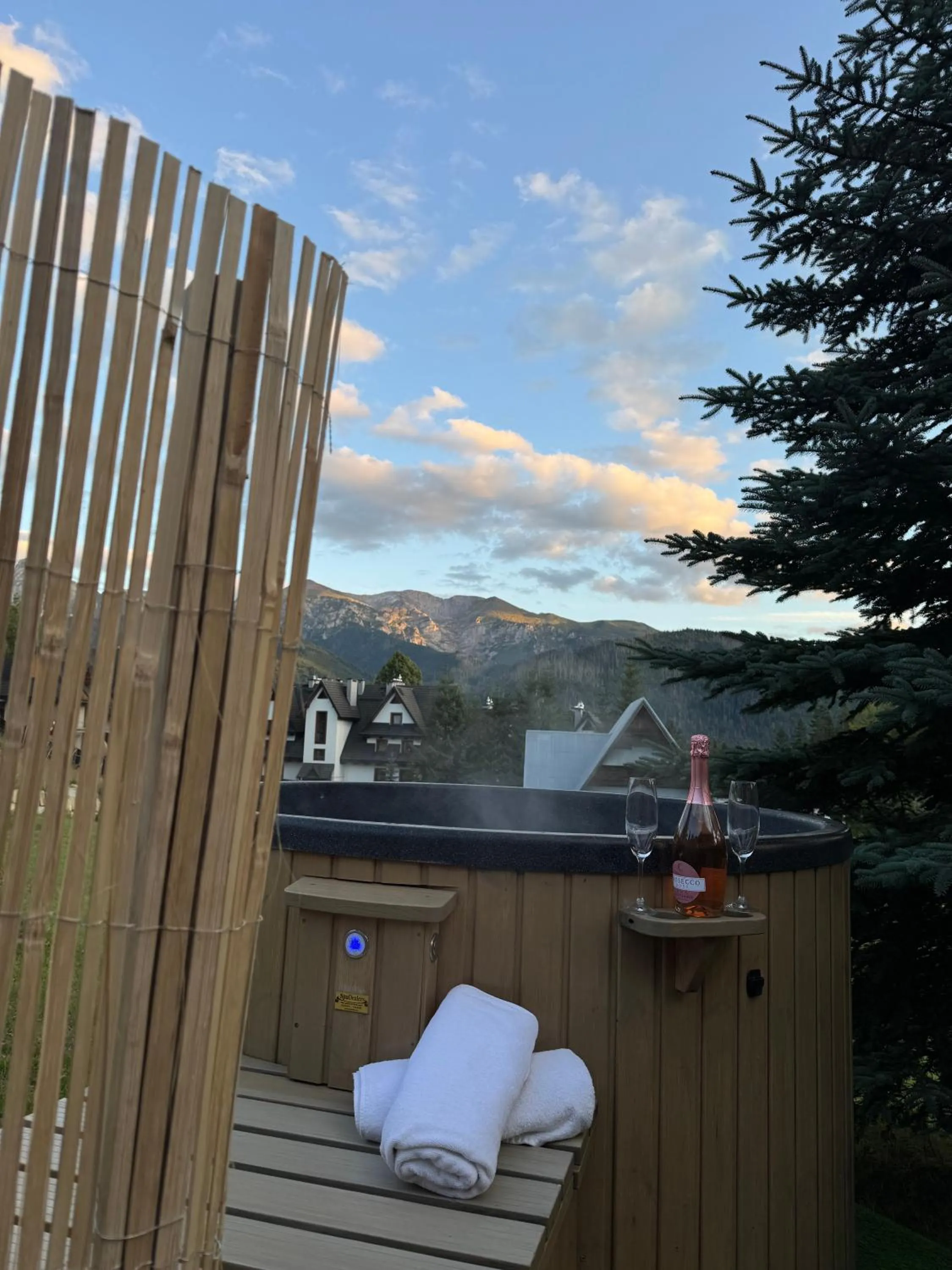 Hot Tub in Villa Miodula- zwierzęta akceptowane bezpłatnie, bezpośredni widok na góry, parking w cenie!