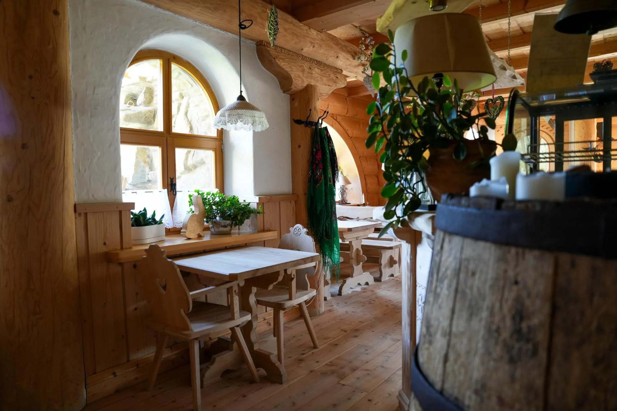 Dining area in Villa Miodula- zwierzęta akceptowane bezpłatnie, bezpośredni widok na góry, parking w cenie!