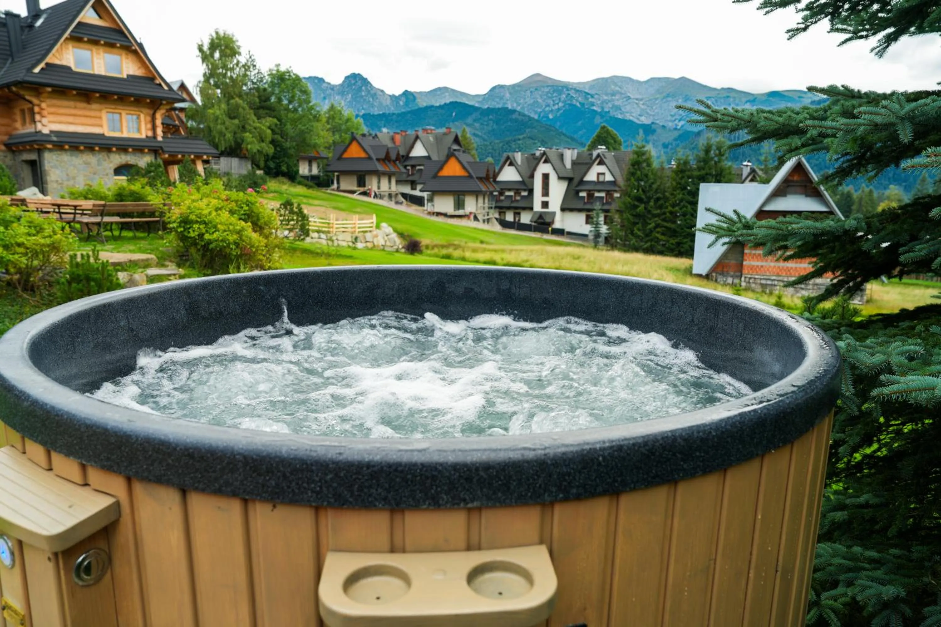 Hot Tub in Villa Miodula- zwierzęta akceptowane bezpłatnie, bezpośredni widok na góry, parking w cenie!