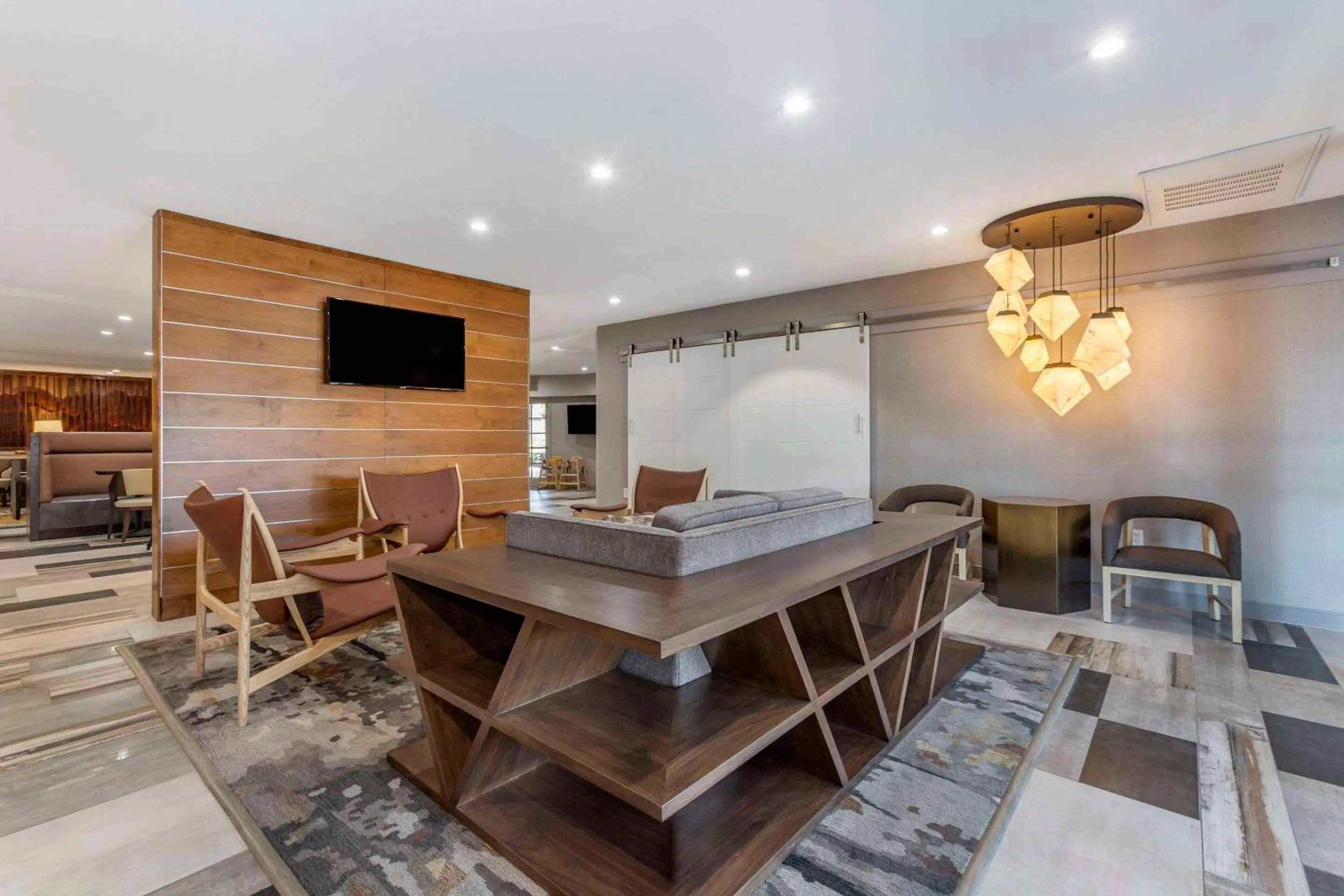 Lobby or reception in Windmill Suites Surprise - Phoenix, an Ascend Collection Hotel