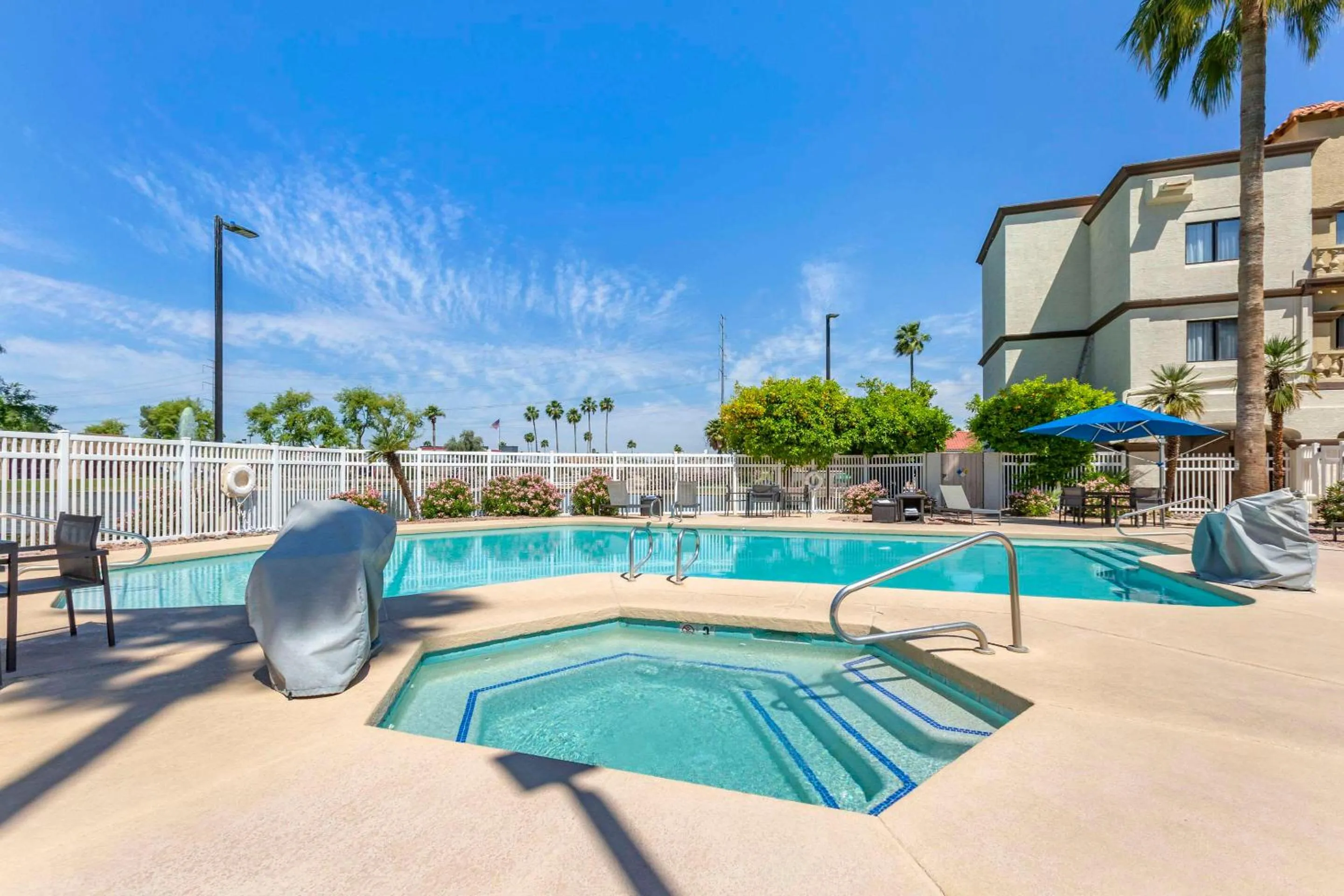 Swimming pool in Windmill Suites Surprise - Phoenix, an Ascend Collection Hotel