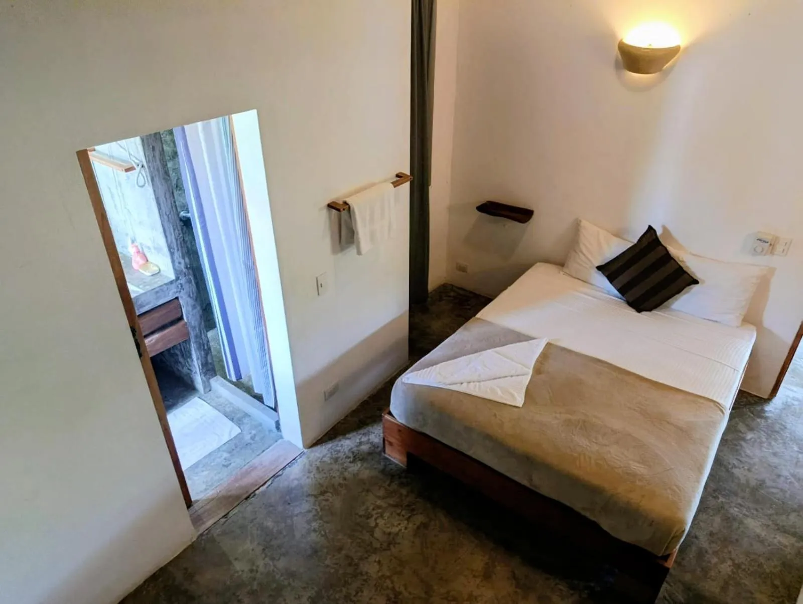 Photo of the whole room, Bed in Residencia El Balatà