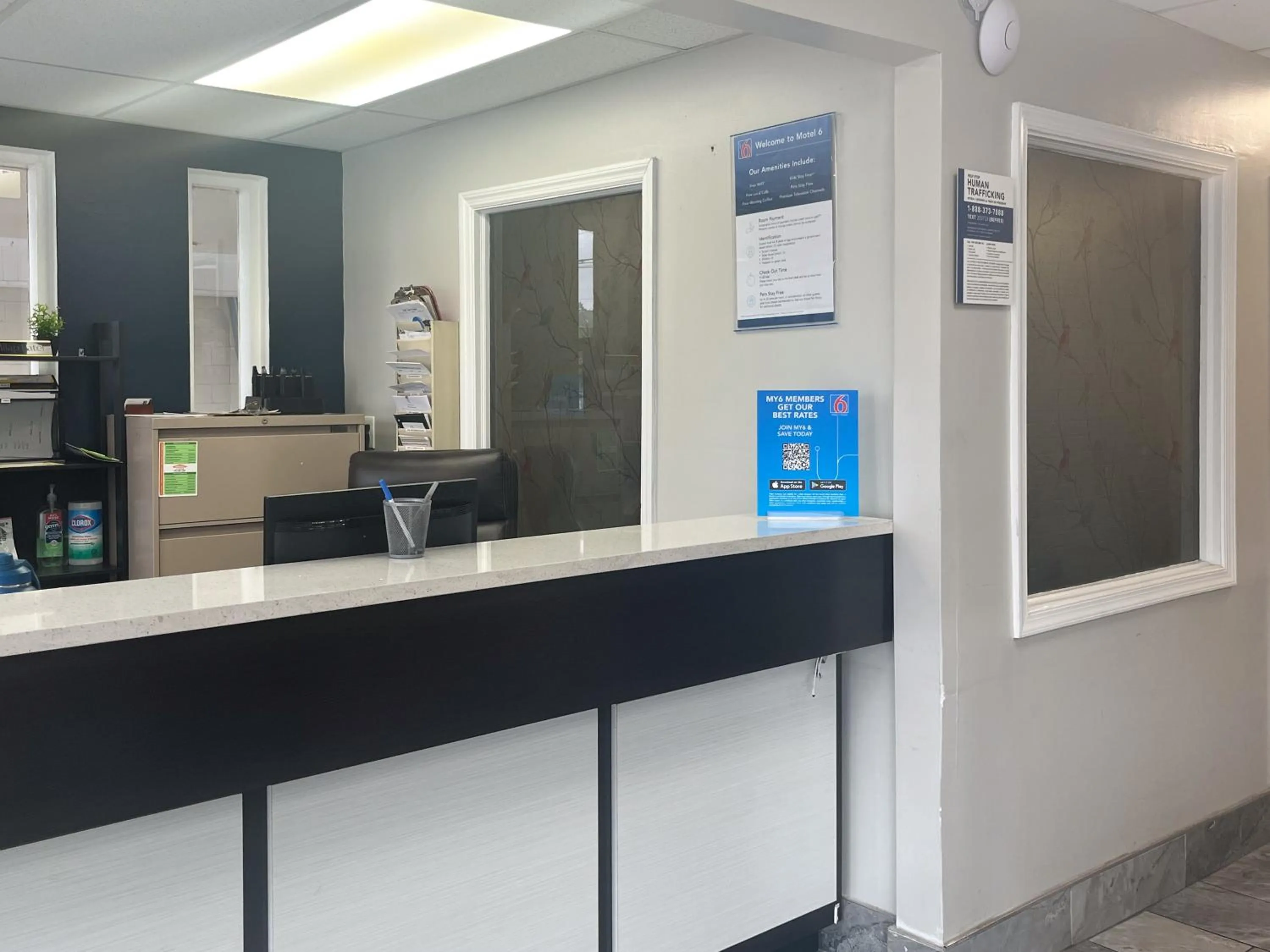 Lobby or reception in Motel 6 Norfolk, VA East Little Creek