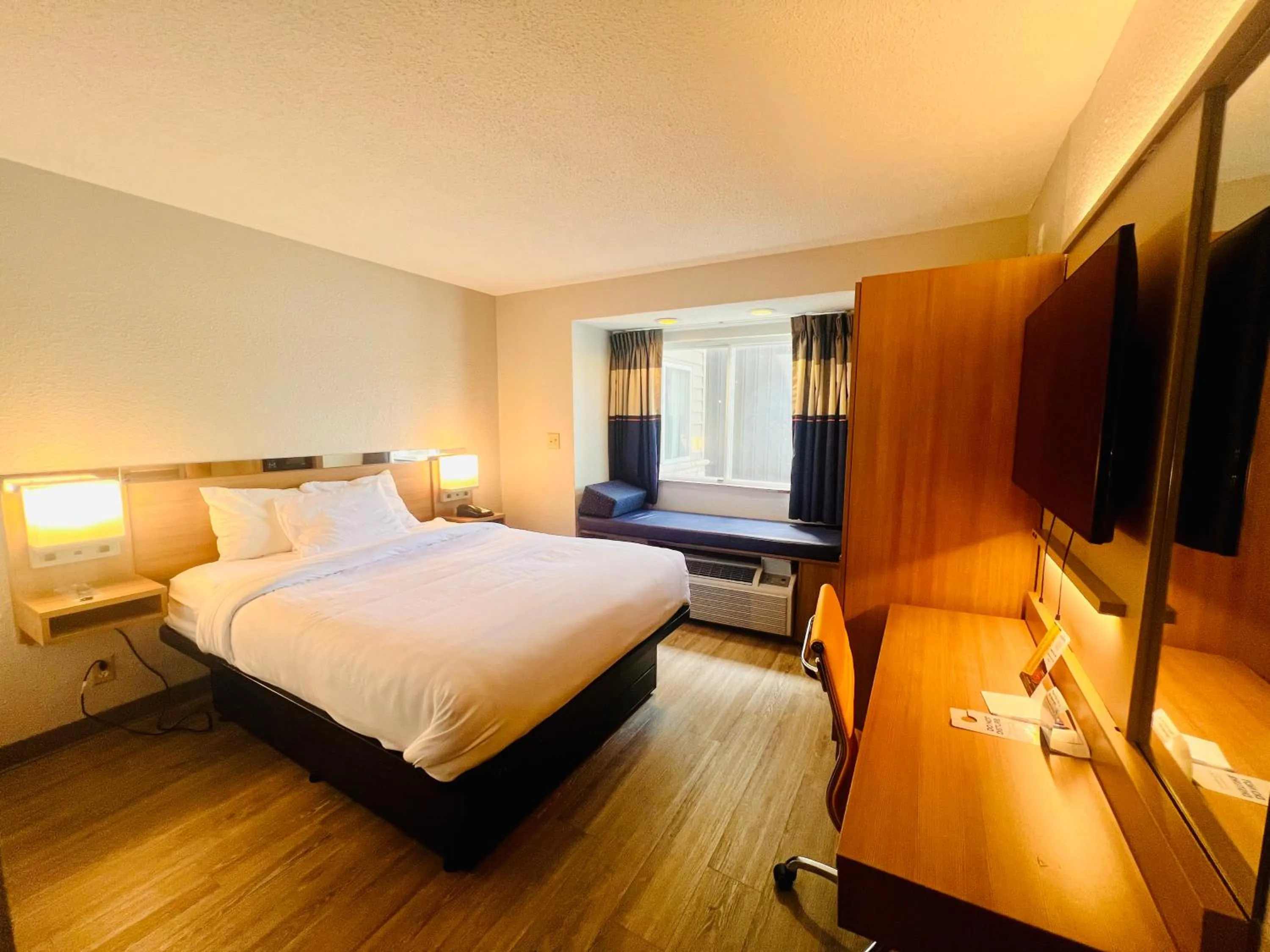 Bed in Microtel Inn by Wyndham Lexington