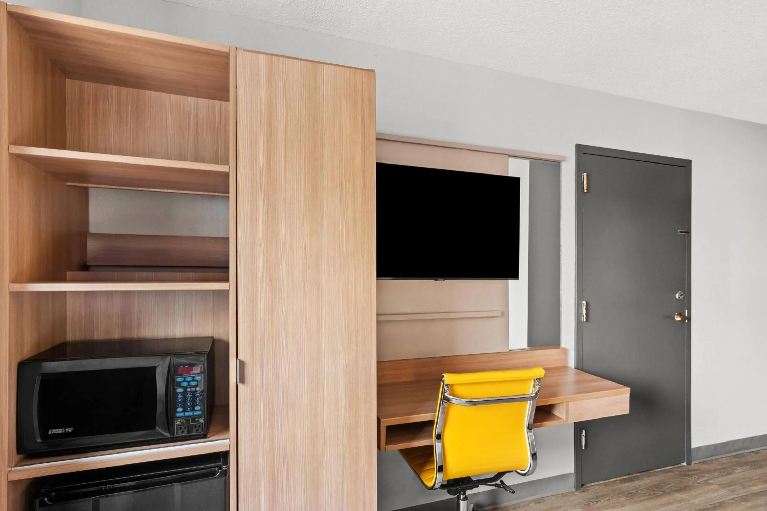 Bed in Microtel Inn by Wyndham Lexington