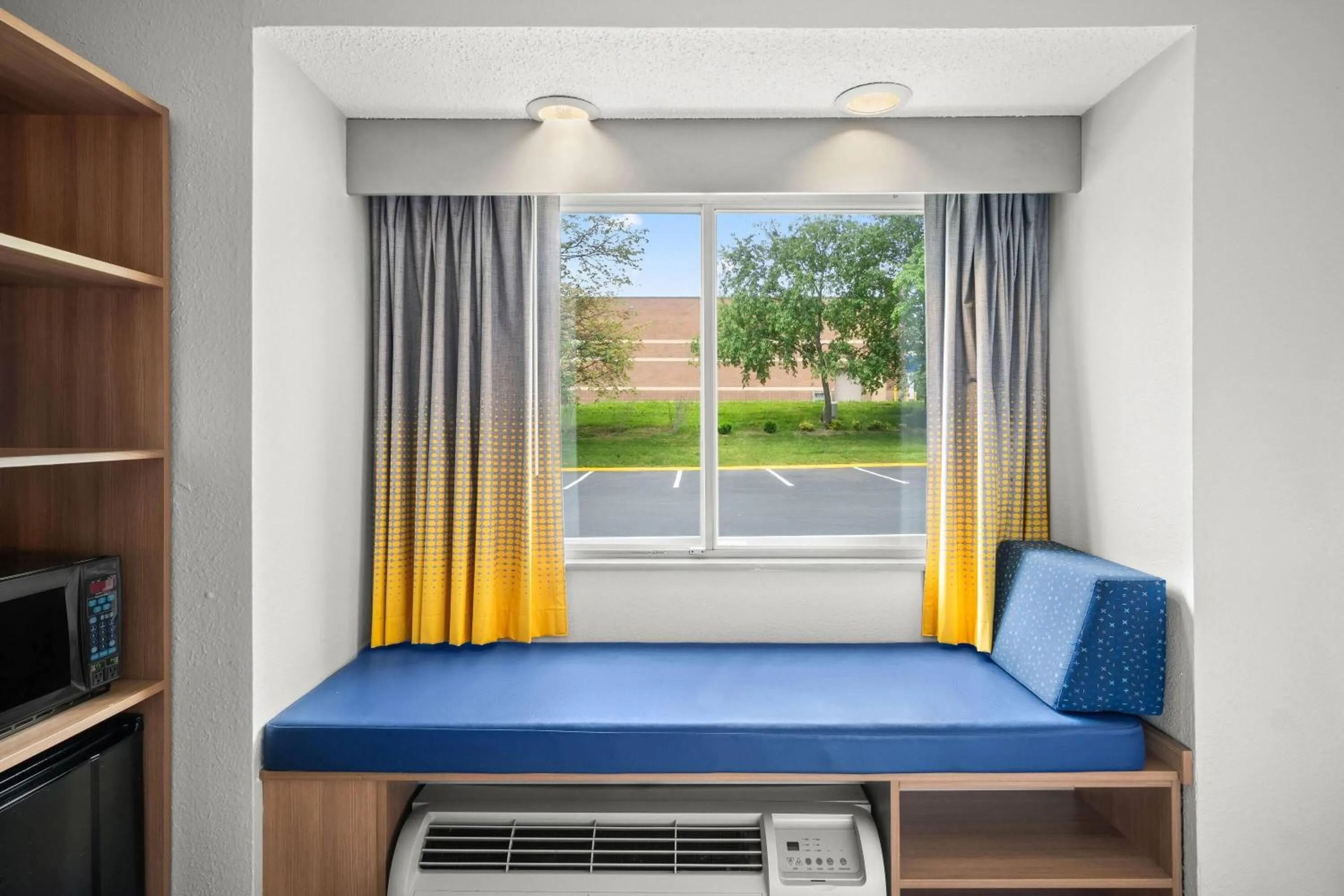 Bed in Microtel Inn by Wyndham Lexington