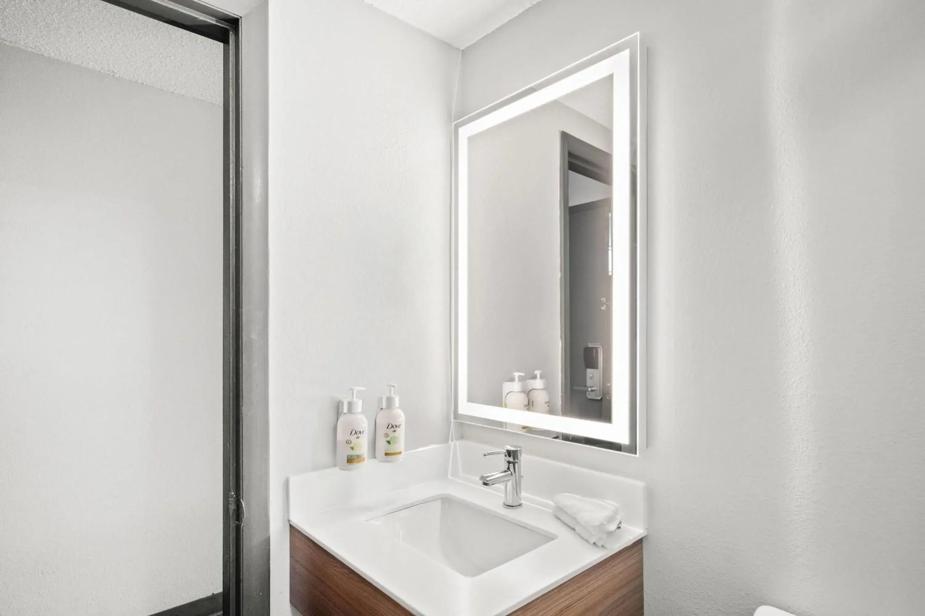 Queen Room with Two Queen Beds - Non-Smoking in Microtel Inn by Wyndham Lexington Queen Room with Two Queen Beds - Non-Smoking in Microtel Inn by Wyndham Lexington