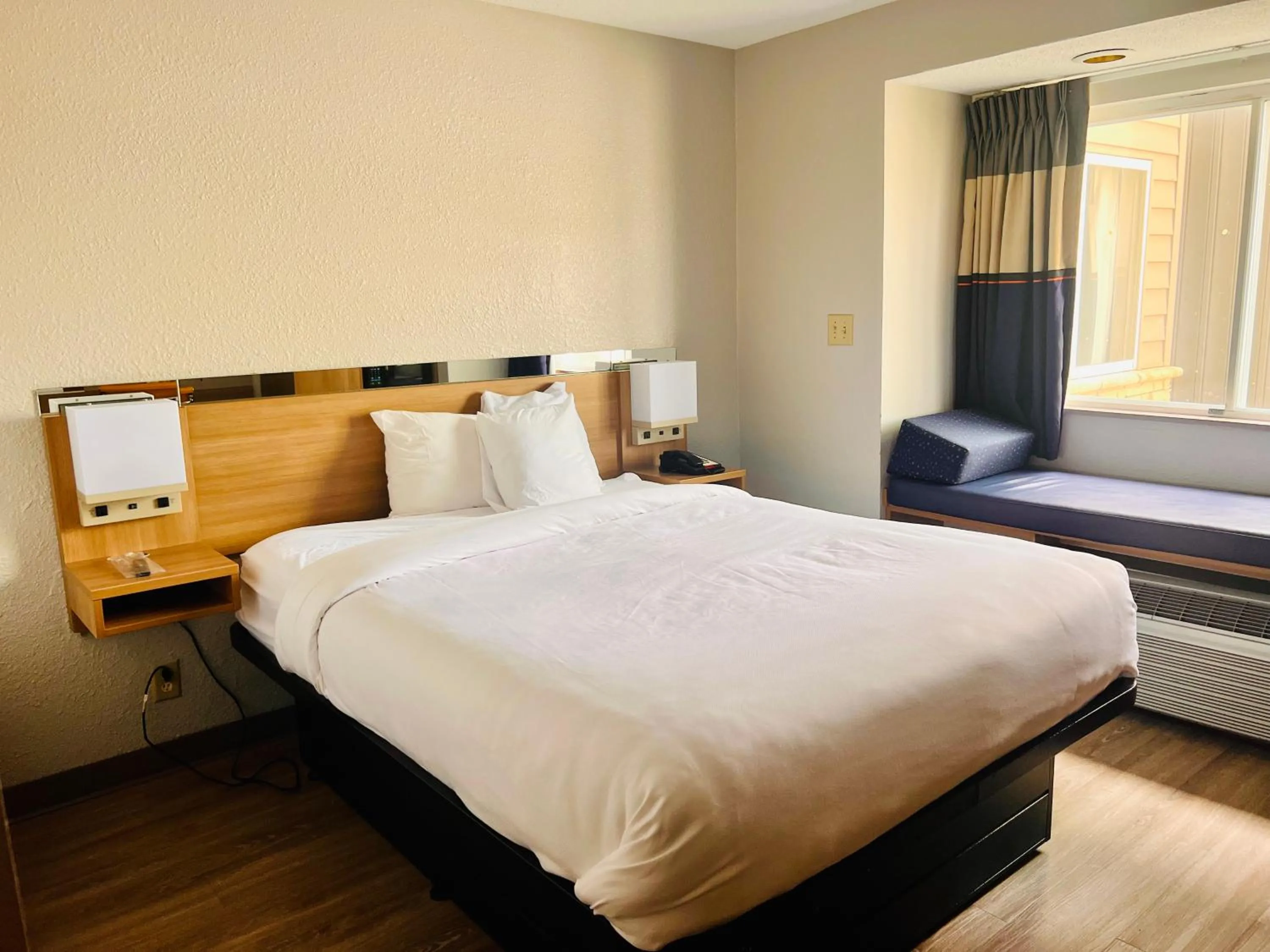 Bed in Microtel Inn by Wyndham Lexington