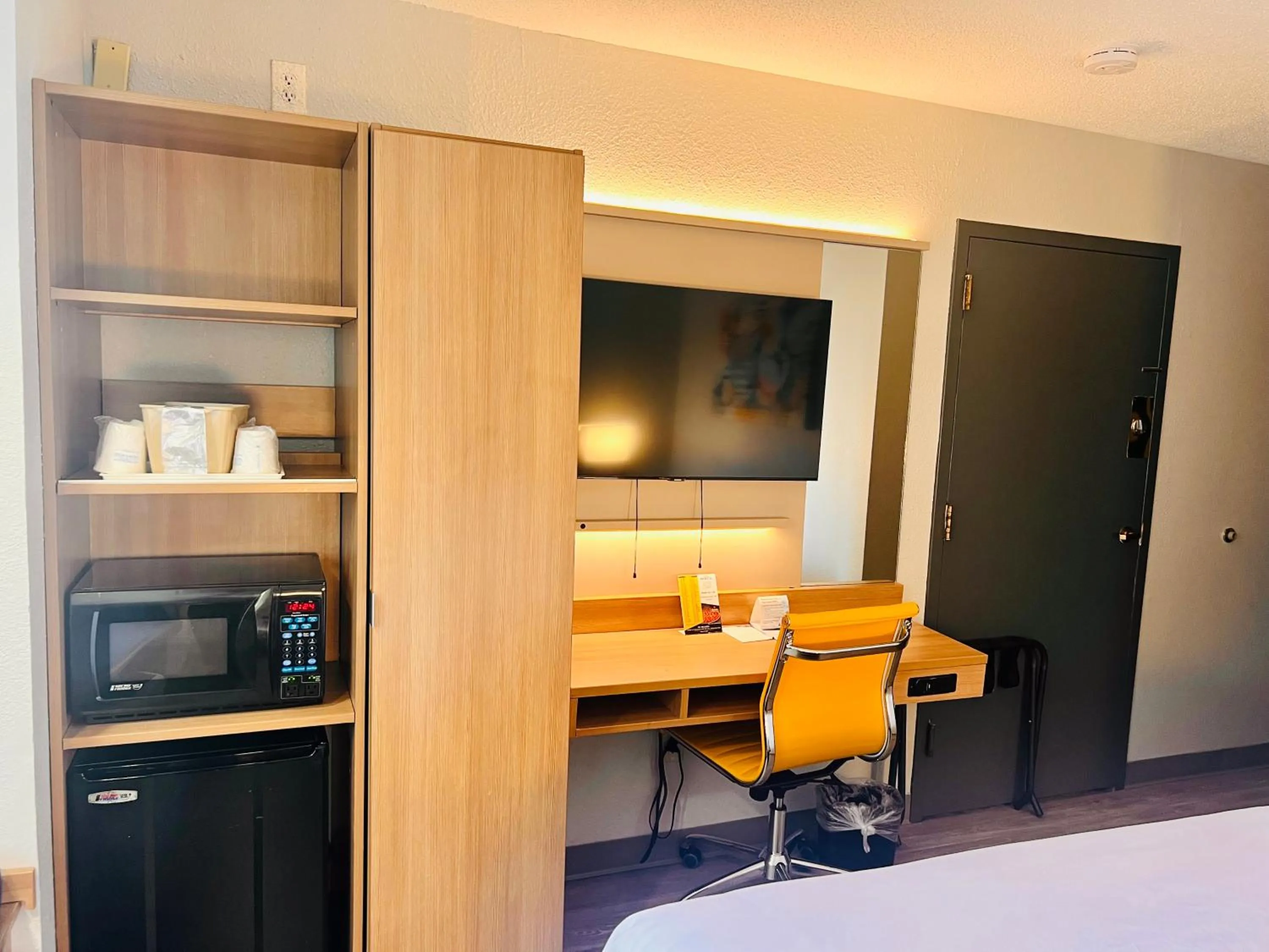 Bed in Microtel Inn by Wyndham Lexington