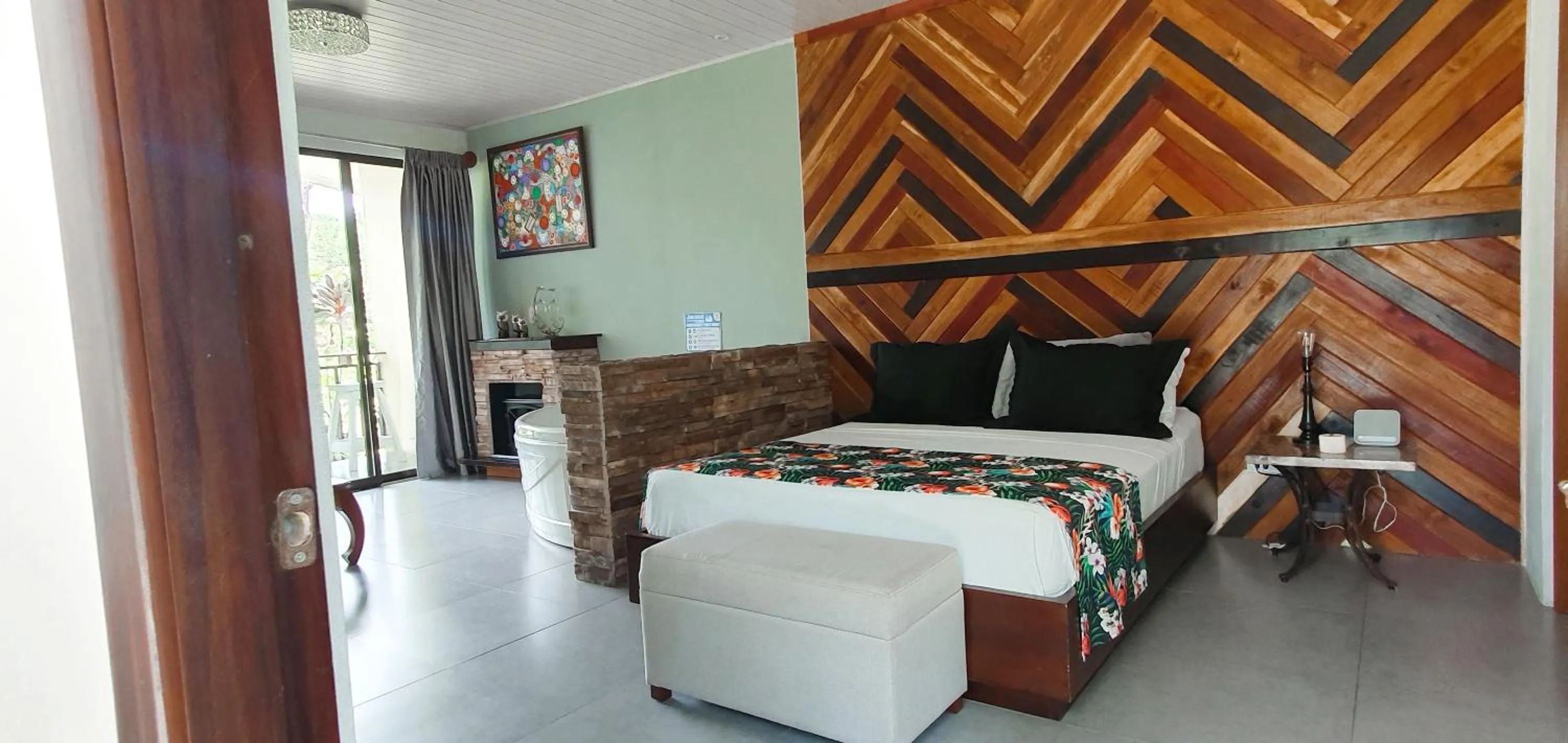 Photo of the whole room, Bed in Yellow Tree Suites