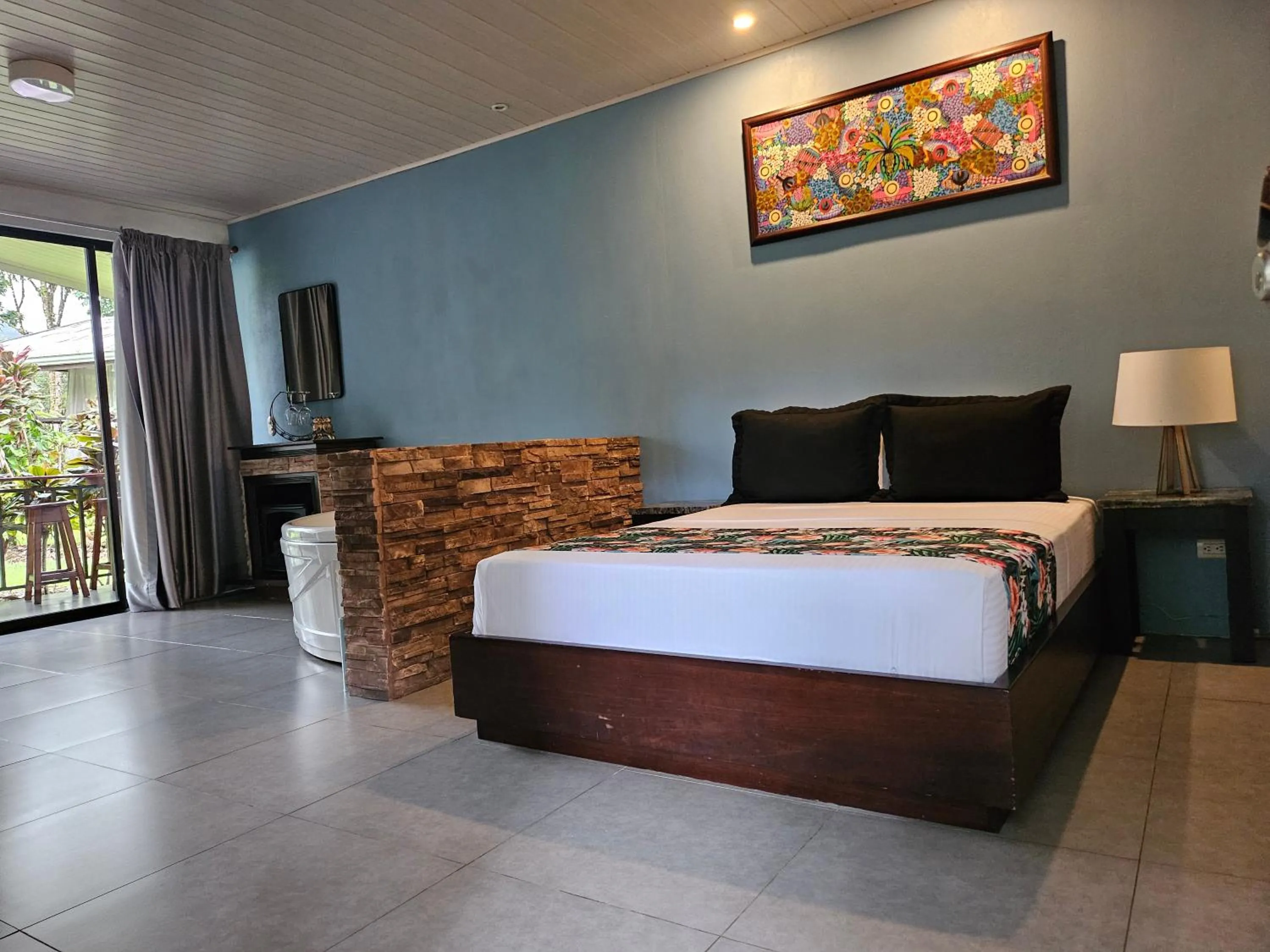 Photo of the whole room, Bed in Yellow Tree Suites