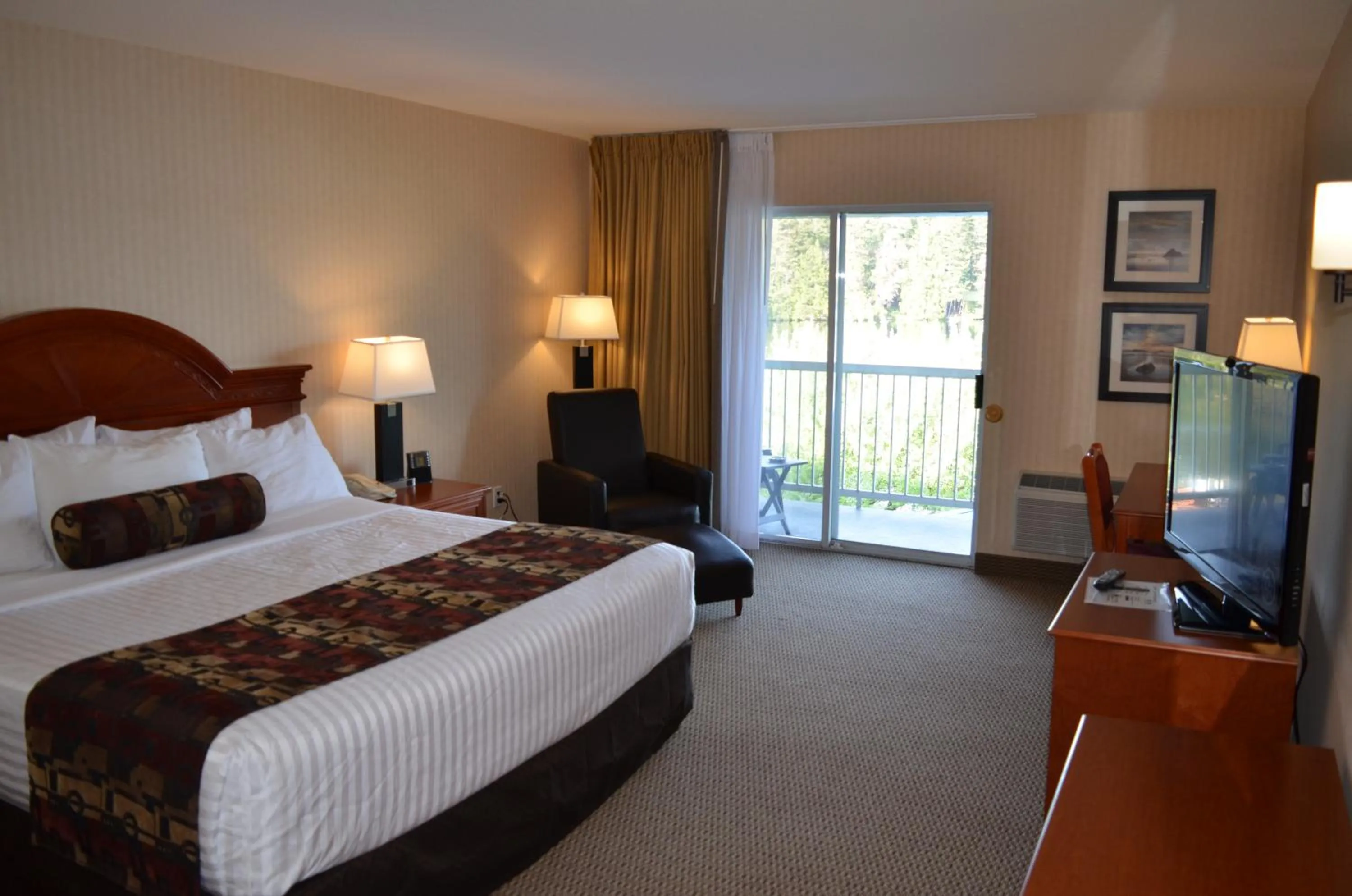 TV and multimedia, Bed in Inn on Long Lake