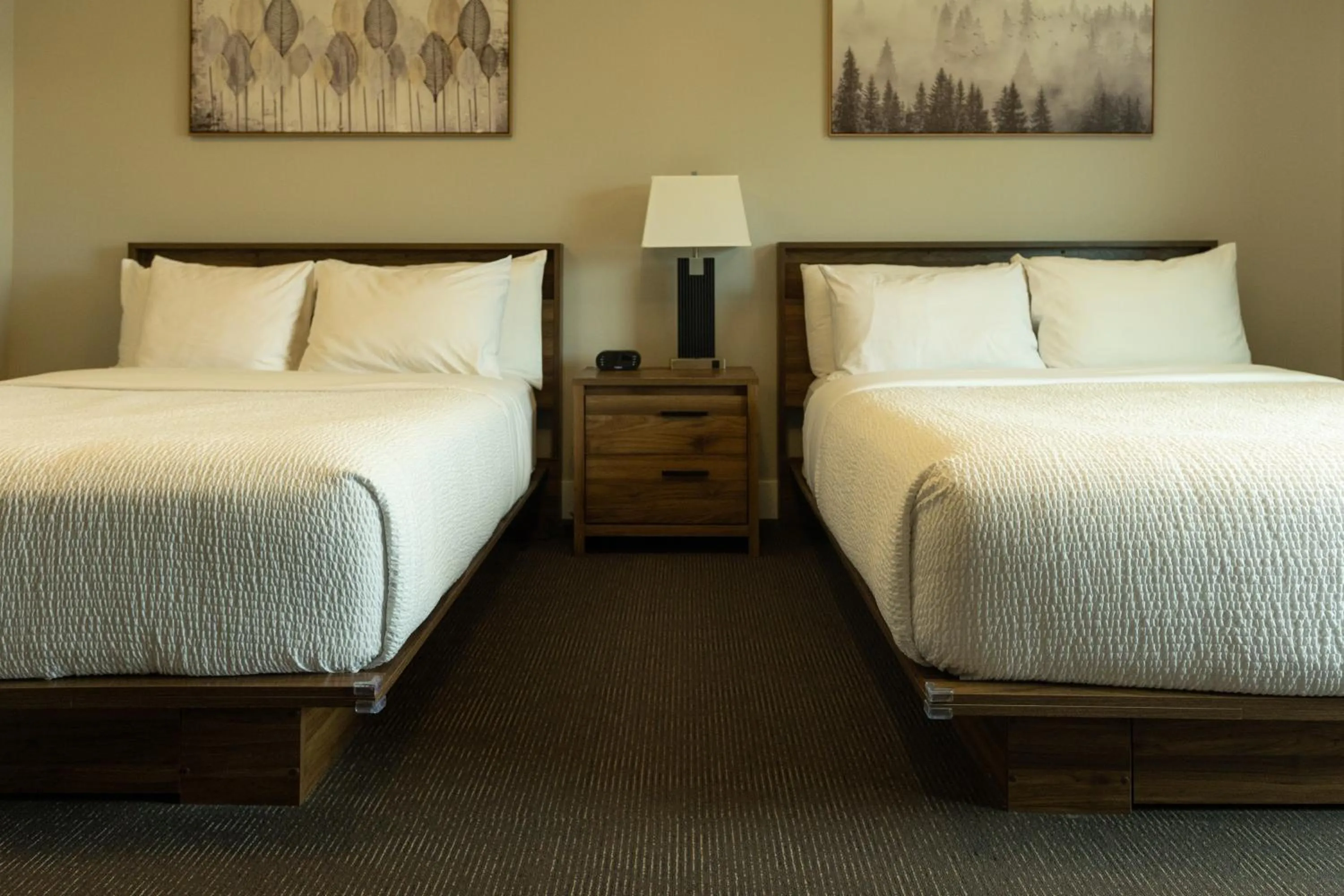 Bedroom, Bed in Inn on Long Lake