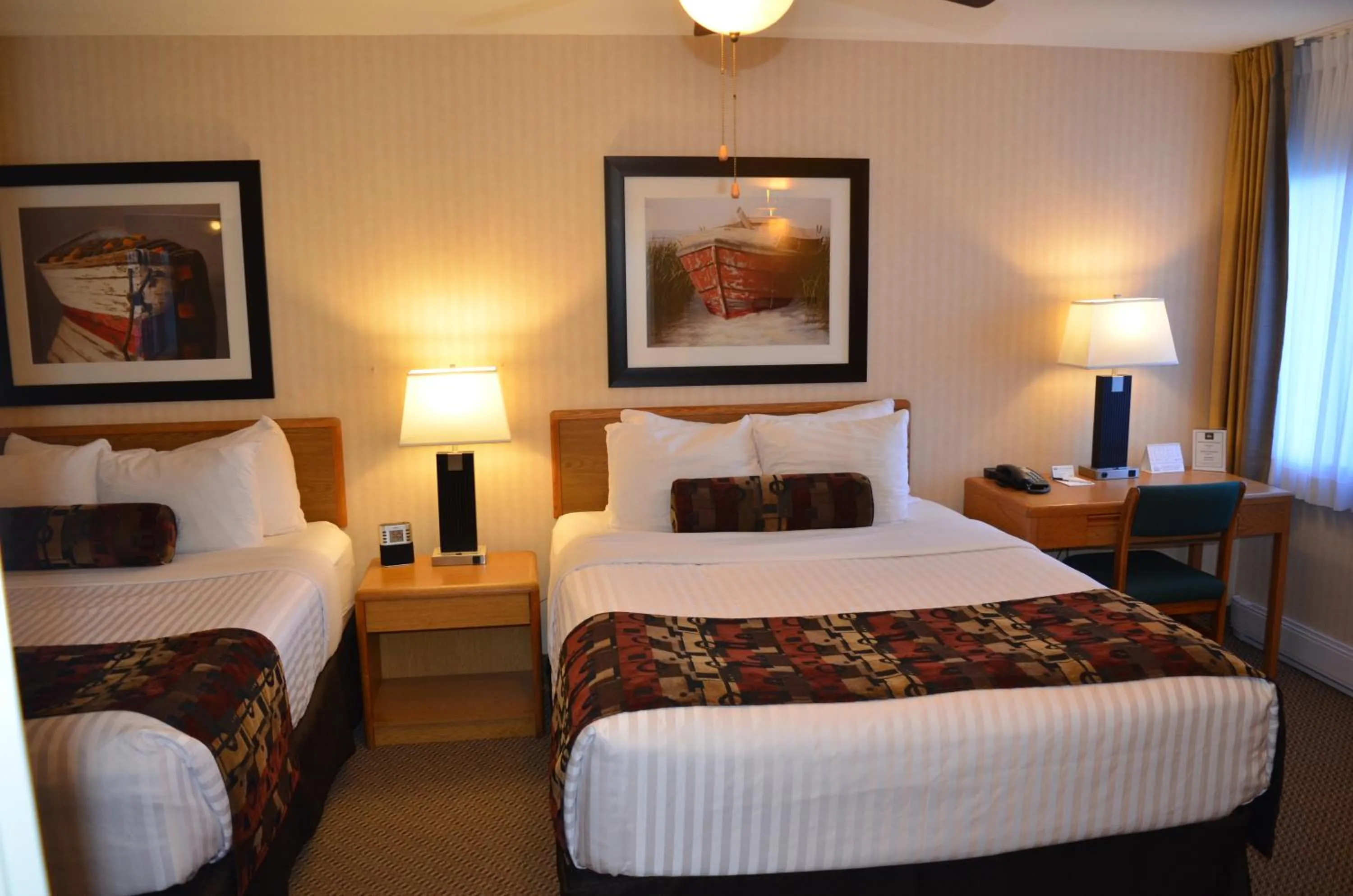 Bedroom, Bed in Inn on Long Lake