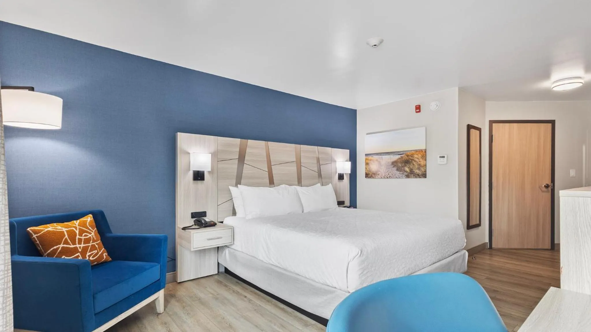 Bed in Best Western Plus, The Inn at Hampton