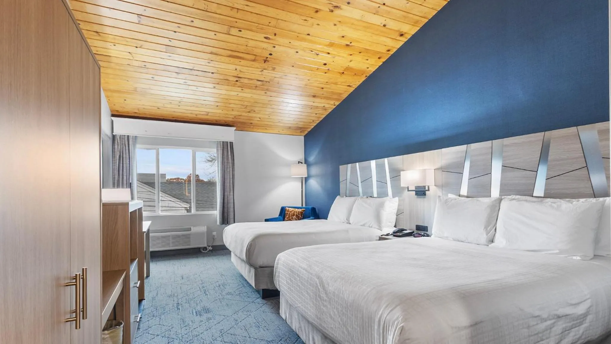 Bed in Best Western Plus, The Inn at Hampton