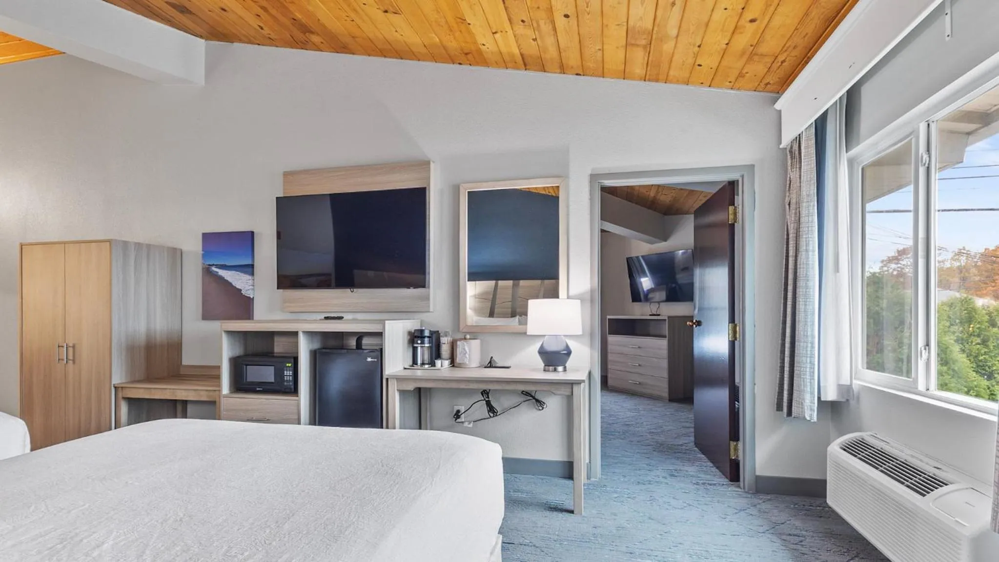 Bed in Best Western Plus, The Inn at Hampton