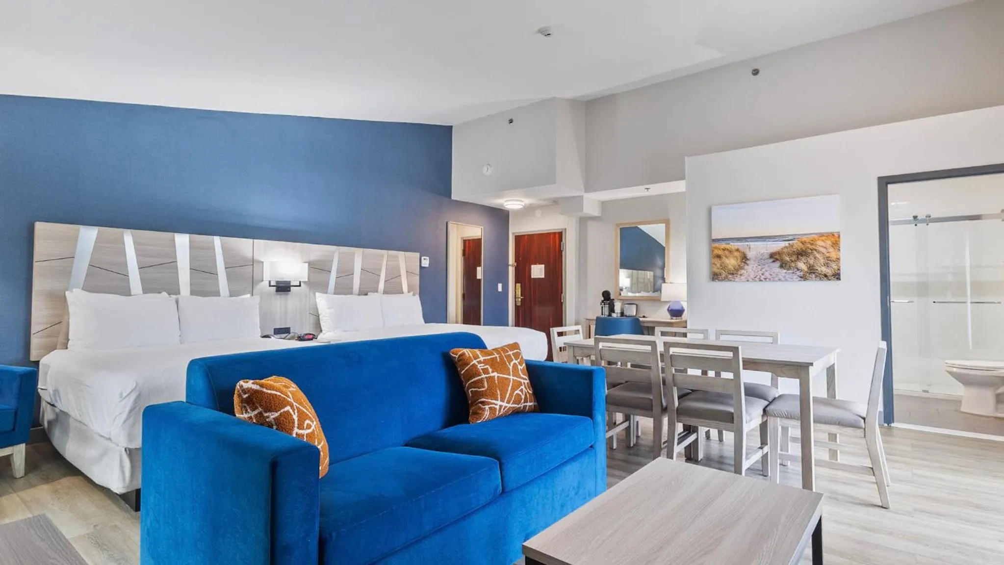 Bed in Best Western Plus, The Inn at Hampton