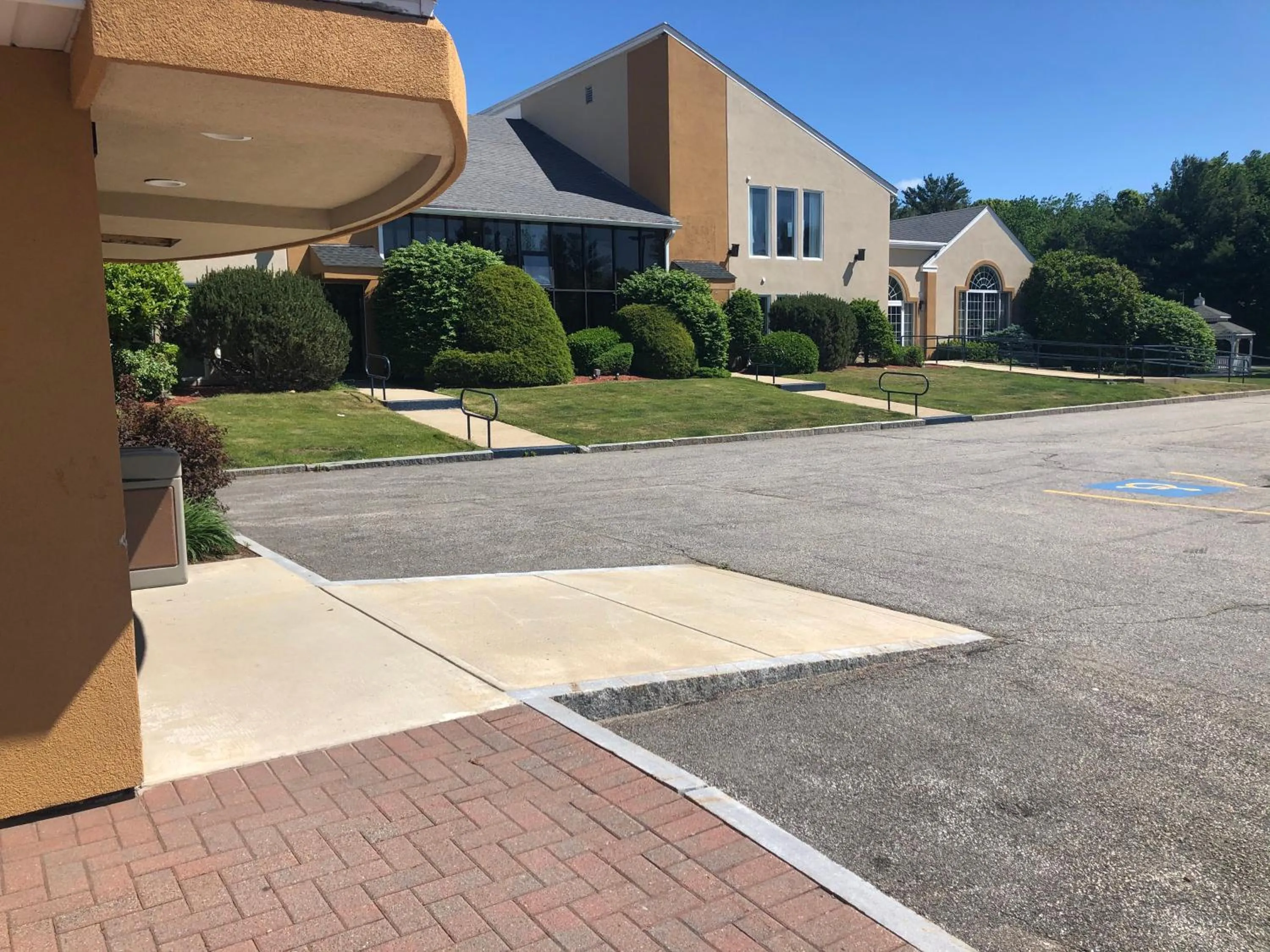 Facade/entrance in Best Western Plus, The Inn at Hampton