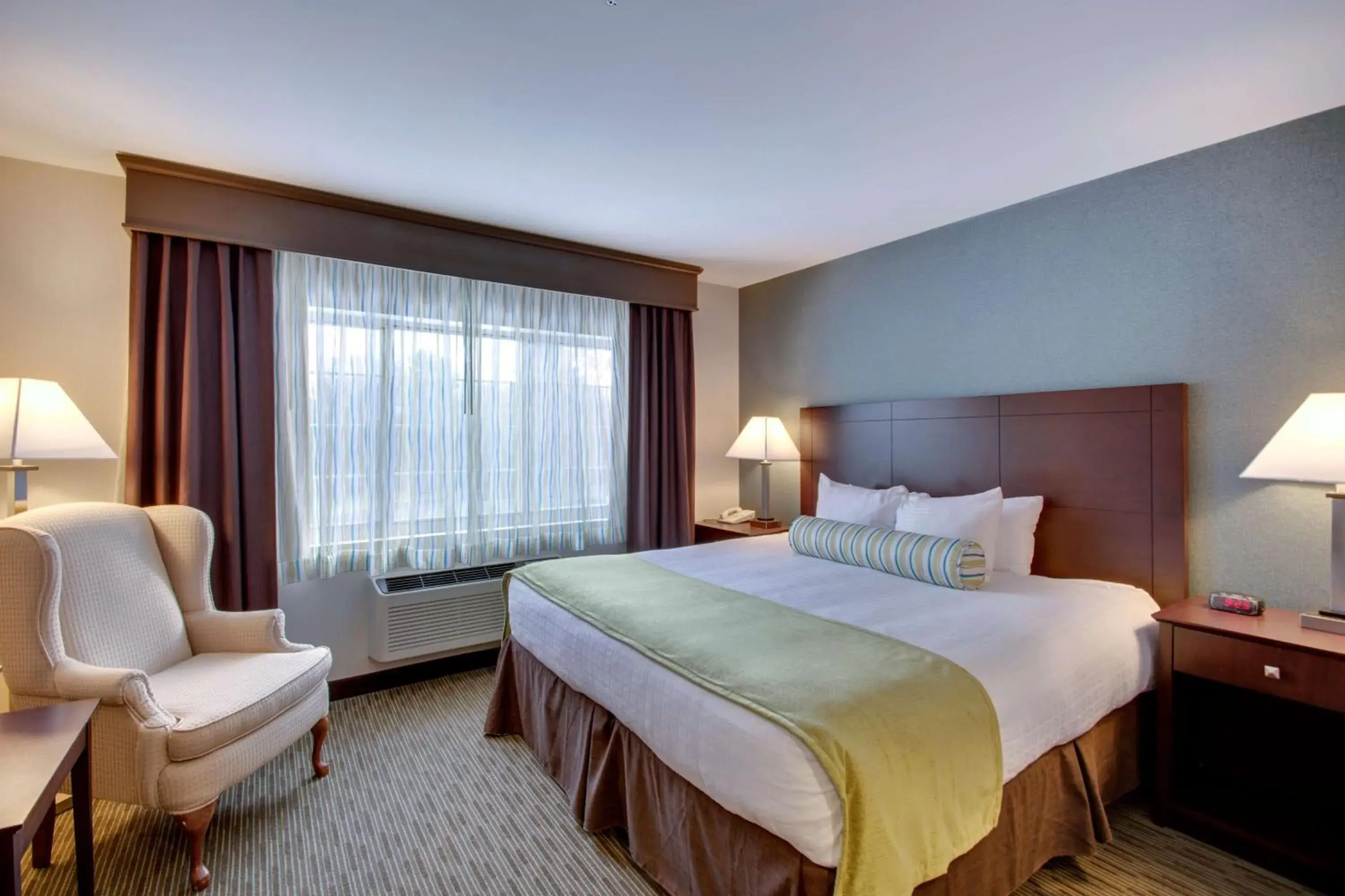 King Suite with Sofa Bed - Non-Smoking in Best Western Plus, The Inn at Hampton King Suite with Sofa Bed - Non-Smoking in Best Western Plus, The Inn at Hampton