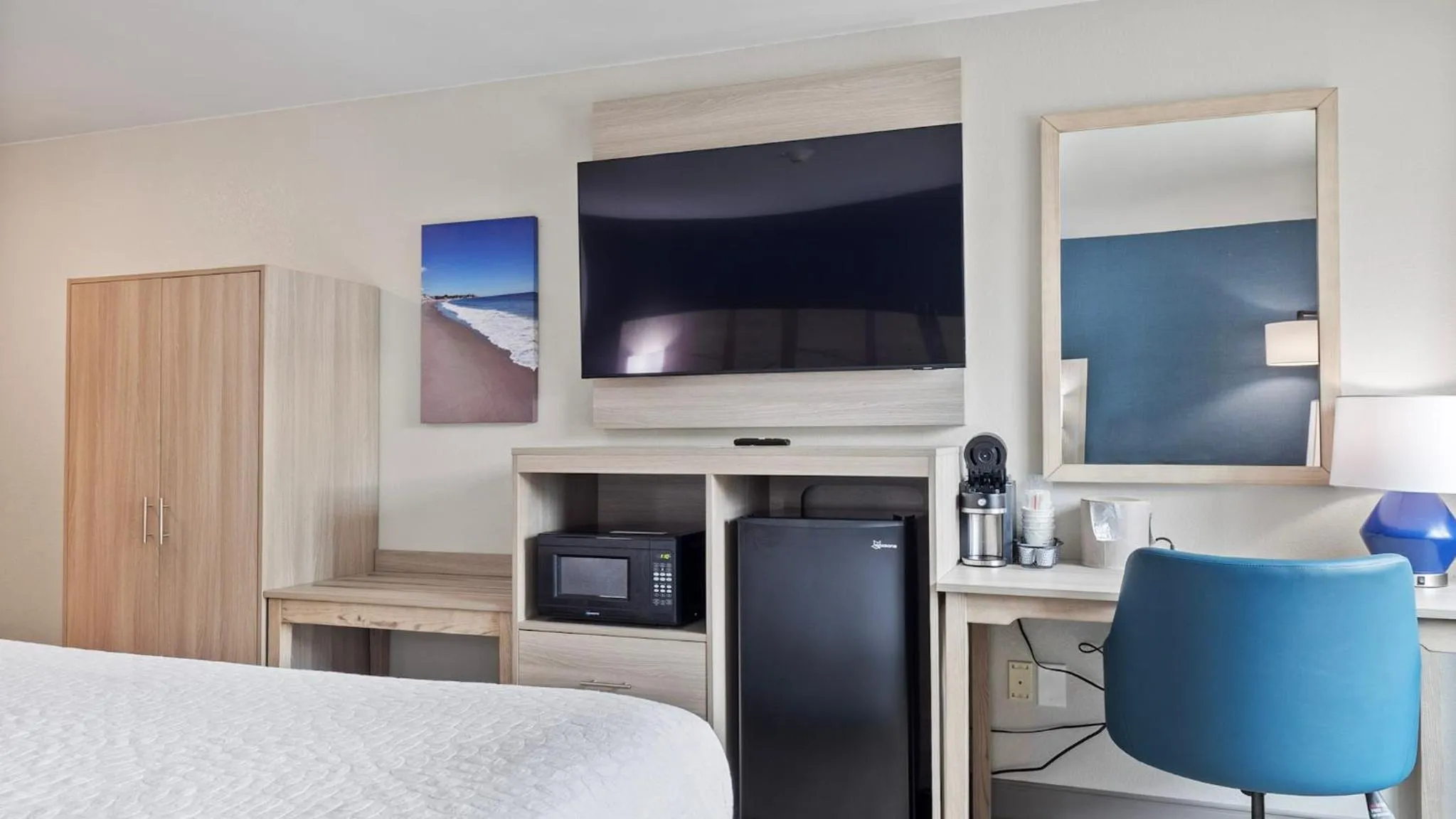 Bed in Best Western Plus, The Inn at Hampton