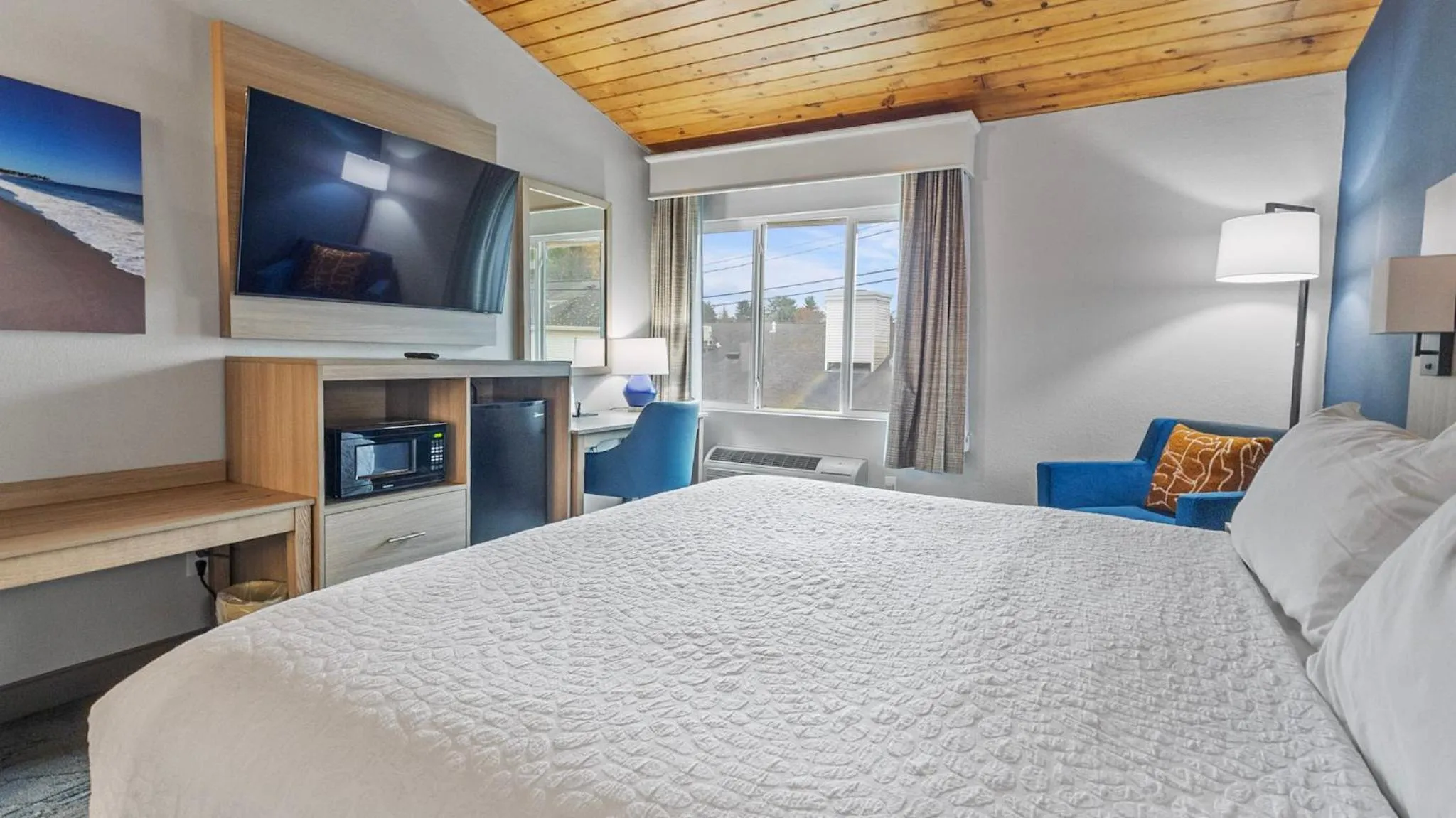 Bed in Best Western Plus, The Inn at Hampton