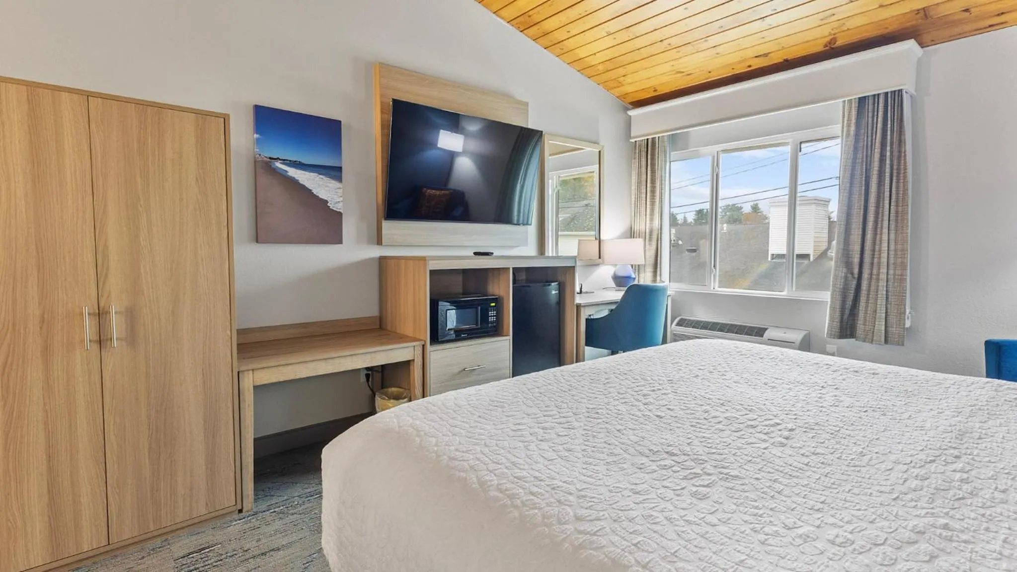 Bed in Best Western Plus, The Inn at Hampton