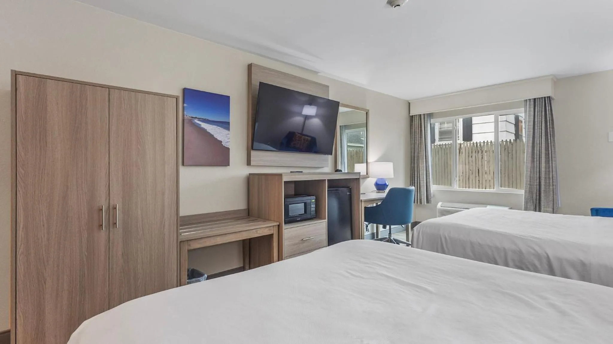 Bed in Best Western Plus, The Inn at Hampton