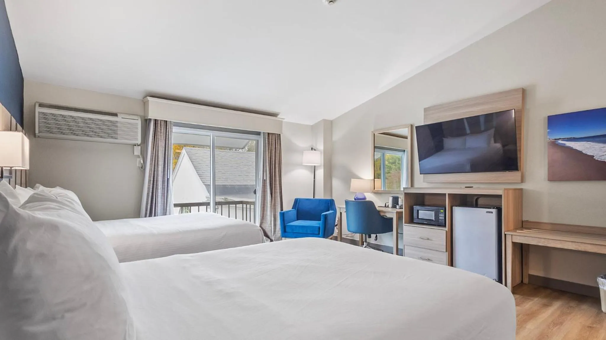 Bed in Best Western Plus, The Inn at Hampton