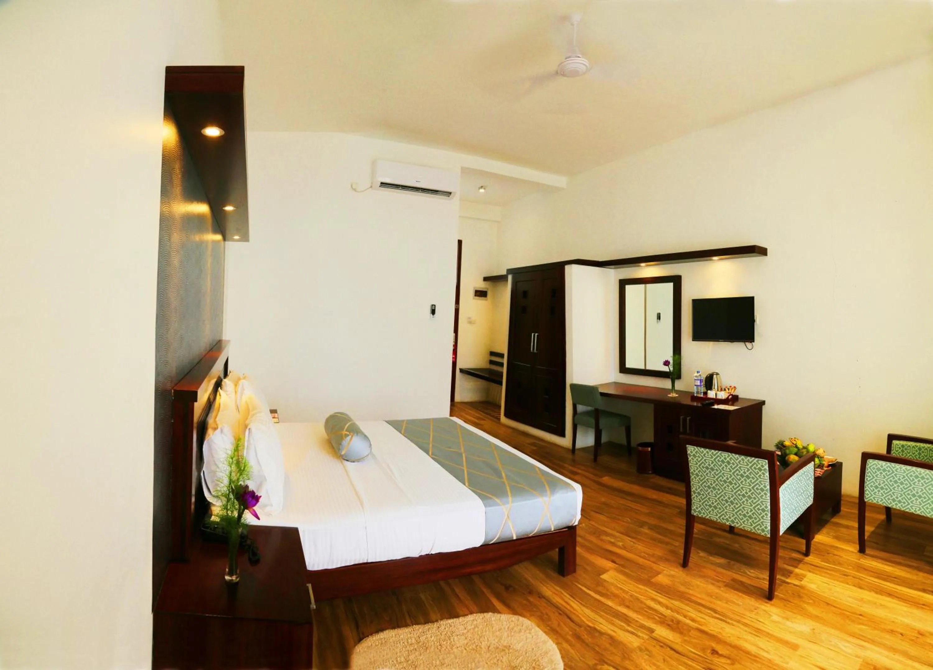 TV and multimedia, Bed in Mandara Resort Mirissa