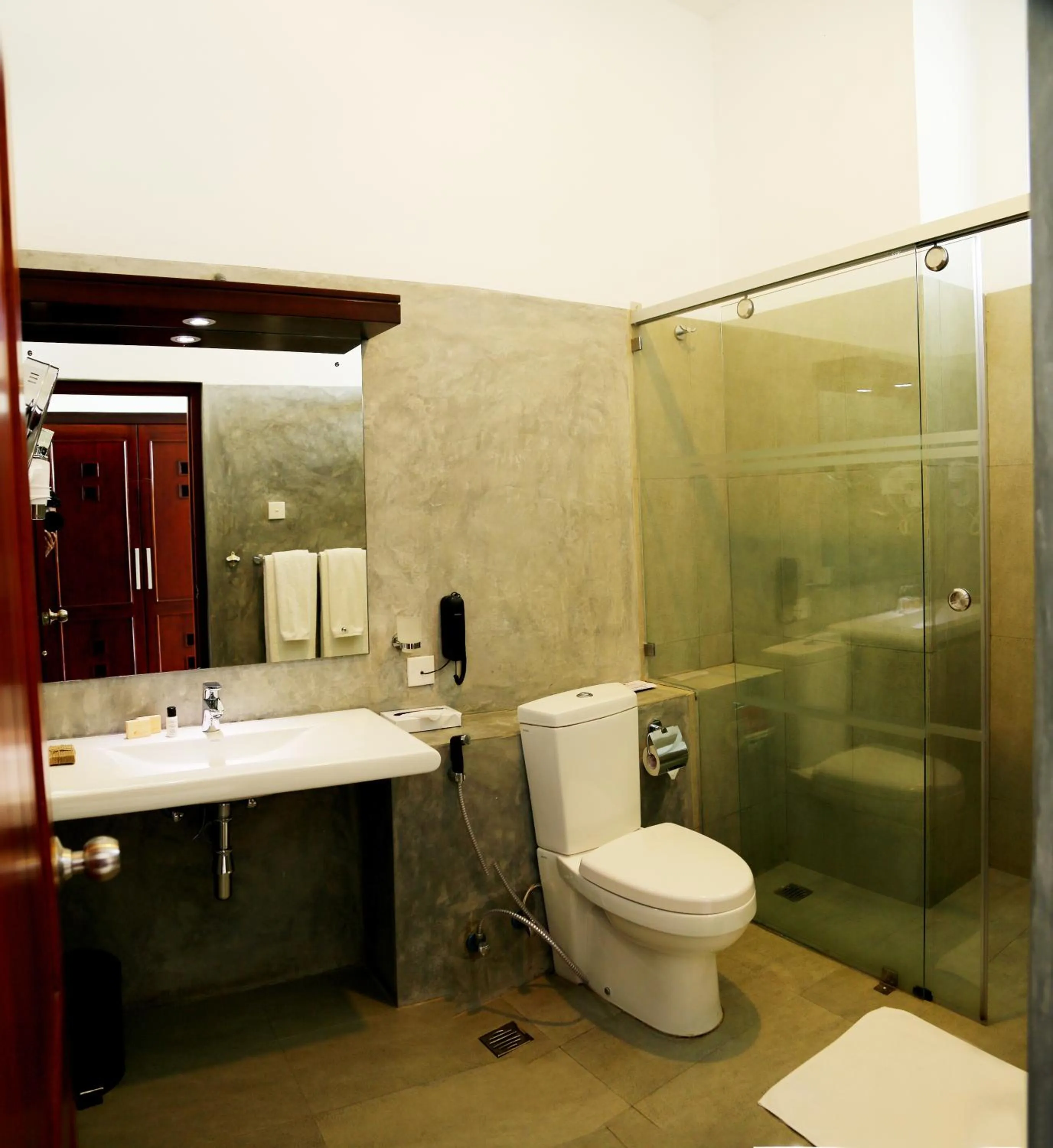 Shower in Mandara Resort Mirissa