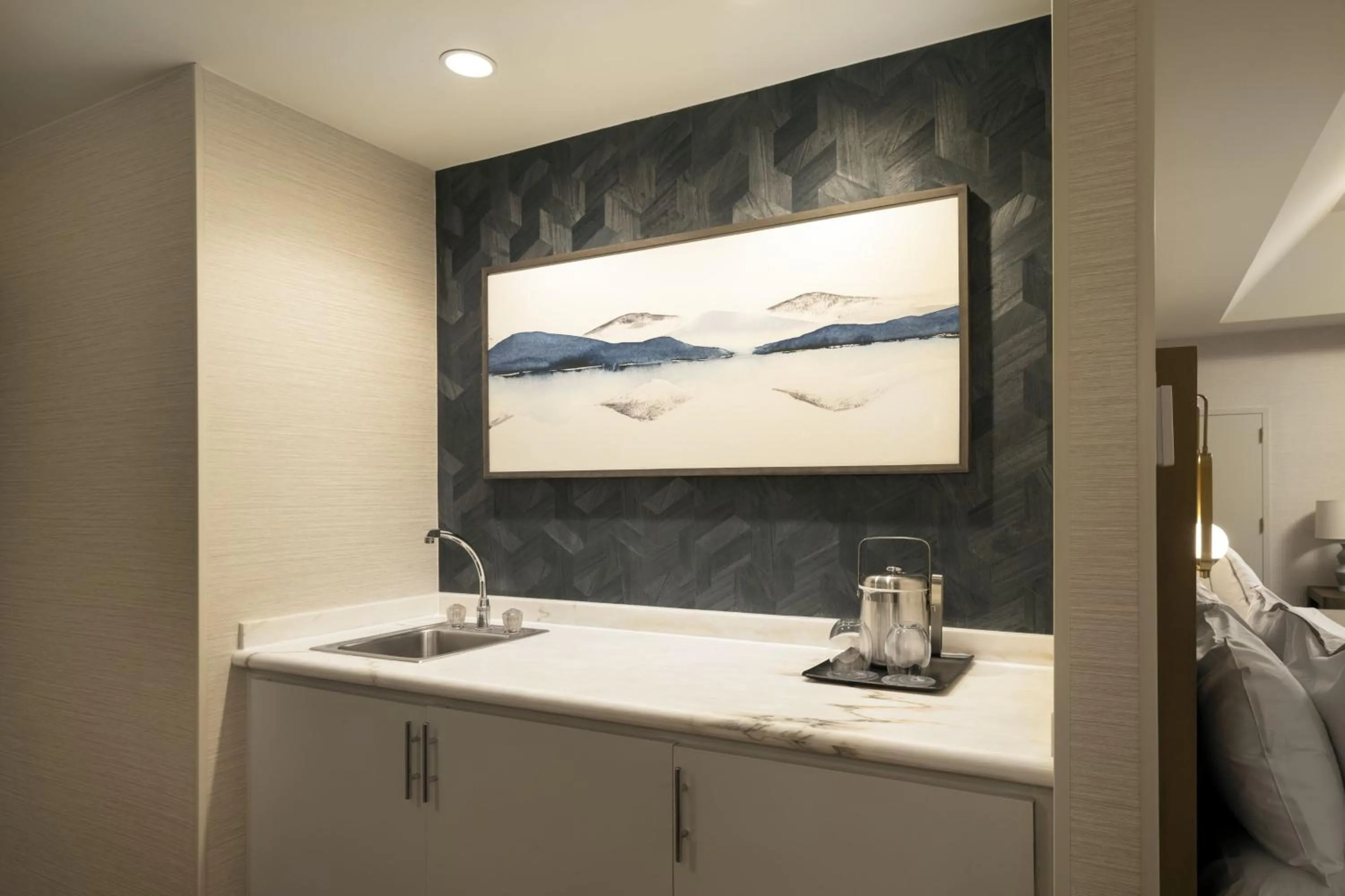 Lounge or bar in The Westin Denver Downtown