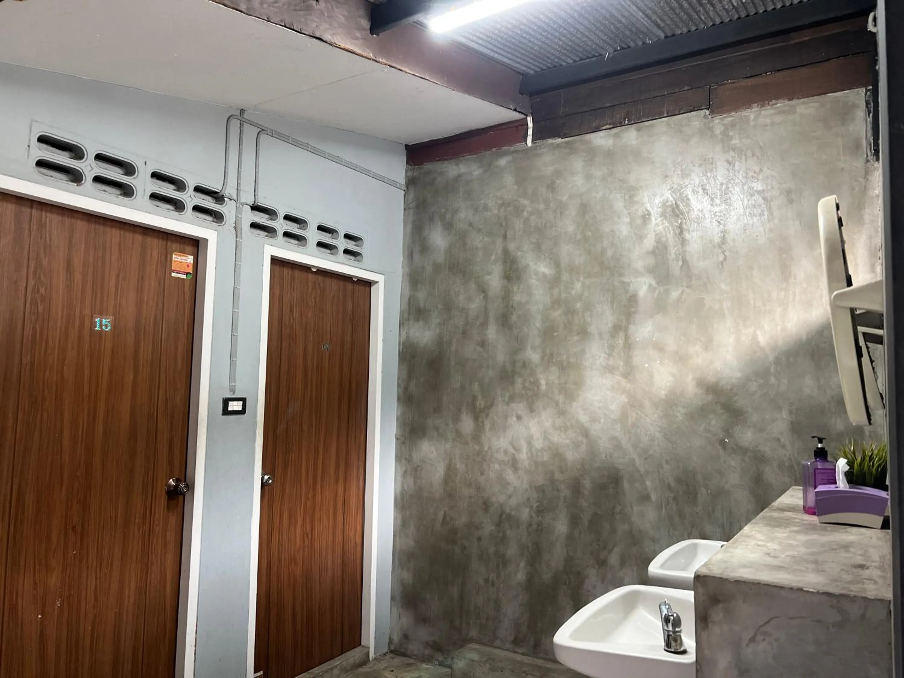 Shower in Niwas Ayutthaya