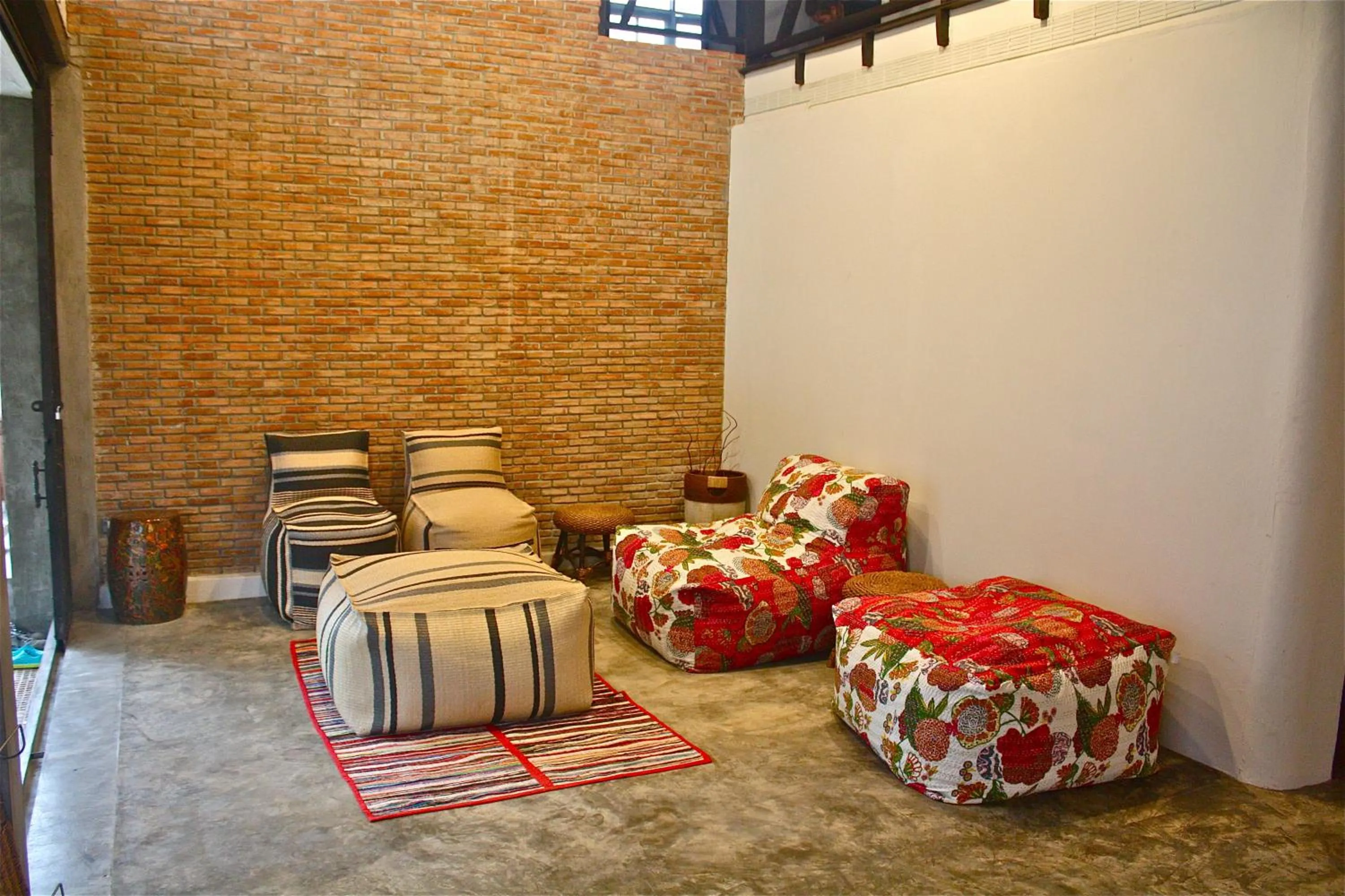 Communal lounge/ TV room in Niwas Ayutthaya
