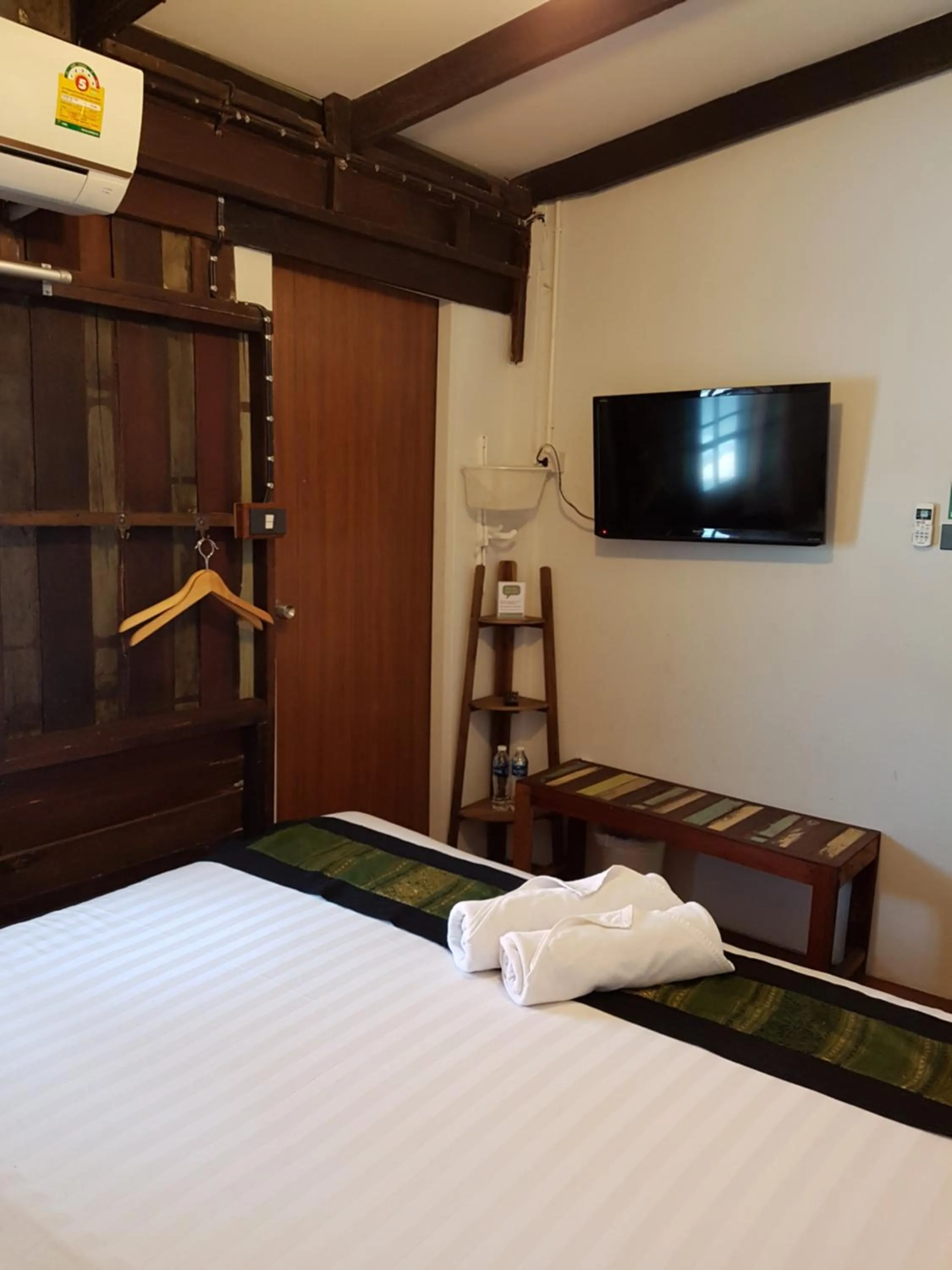 Decorative detail, Bed in Niwas Ayutthaya