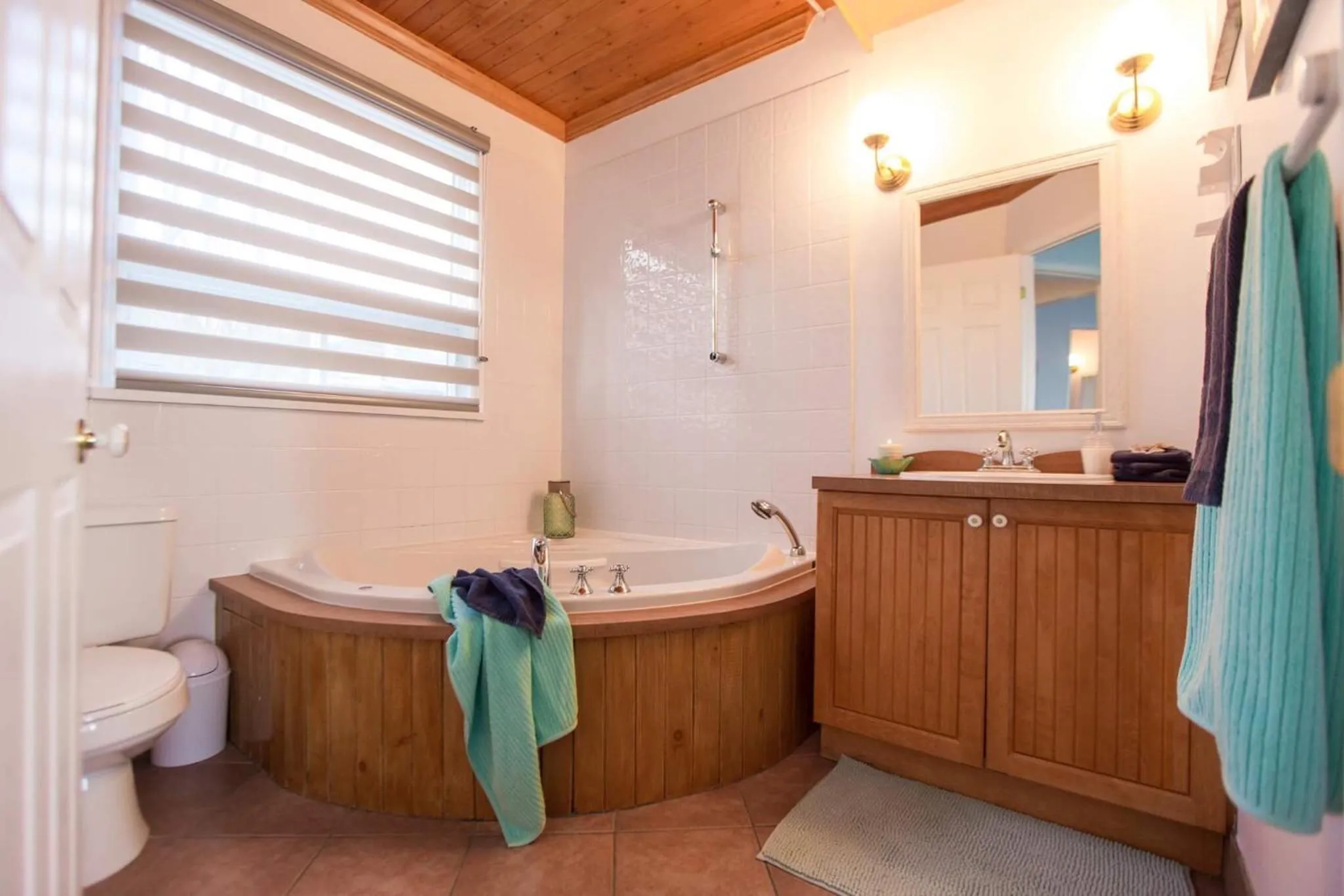 Shower in Villa by the Water 23 beds 9 baths Pool billard Hot Tub 15 min Old Quebec