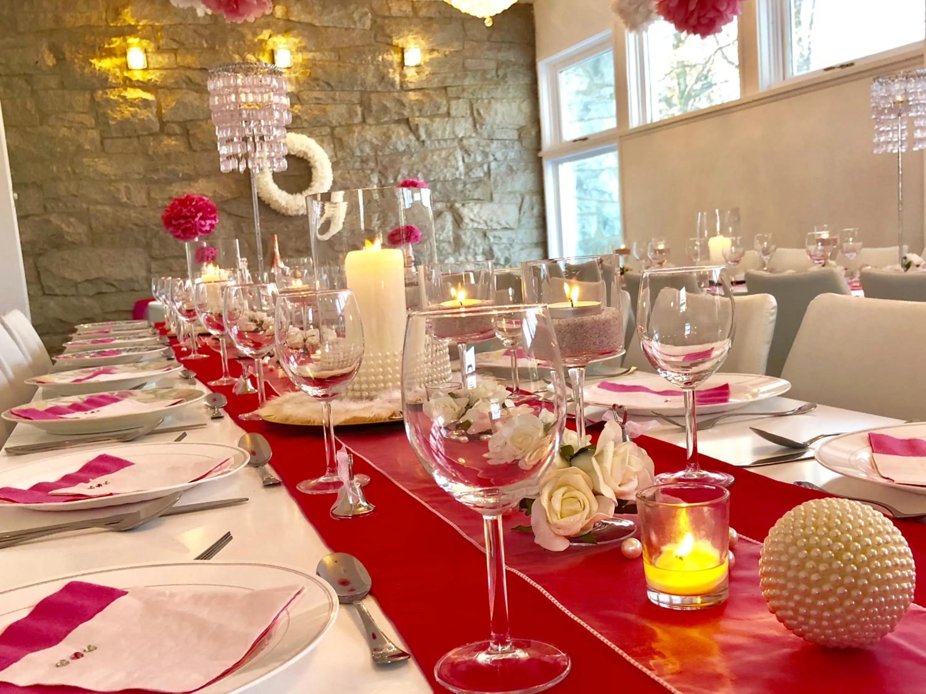 Banquet/Function facilities in Villa by the Water 23 beds 9 baths Pool billard Hot Tub 15 min Old Quebec