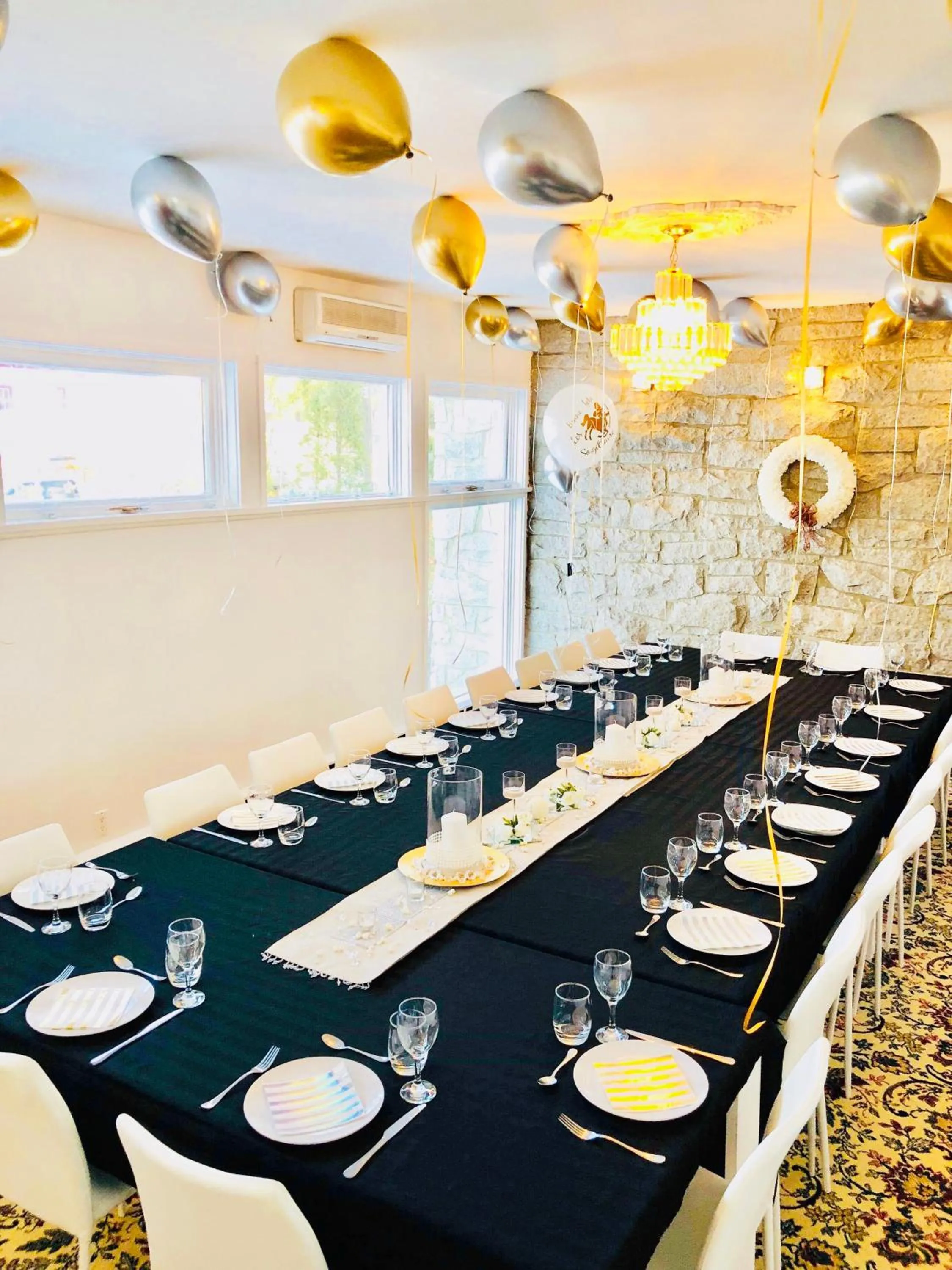 Banquet/Function facilities in Villa by the Water 23 beds 9 baths Pool billard Hot Tub 15 min Old Quebec