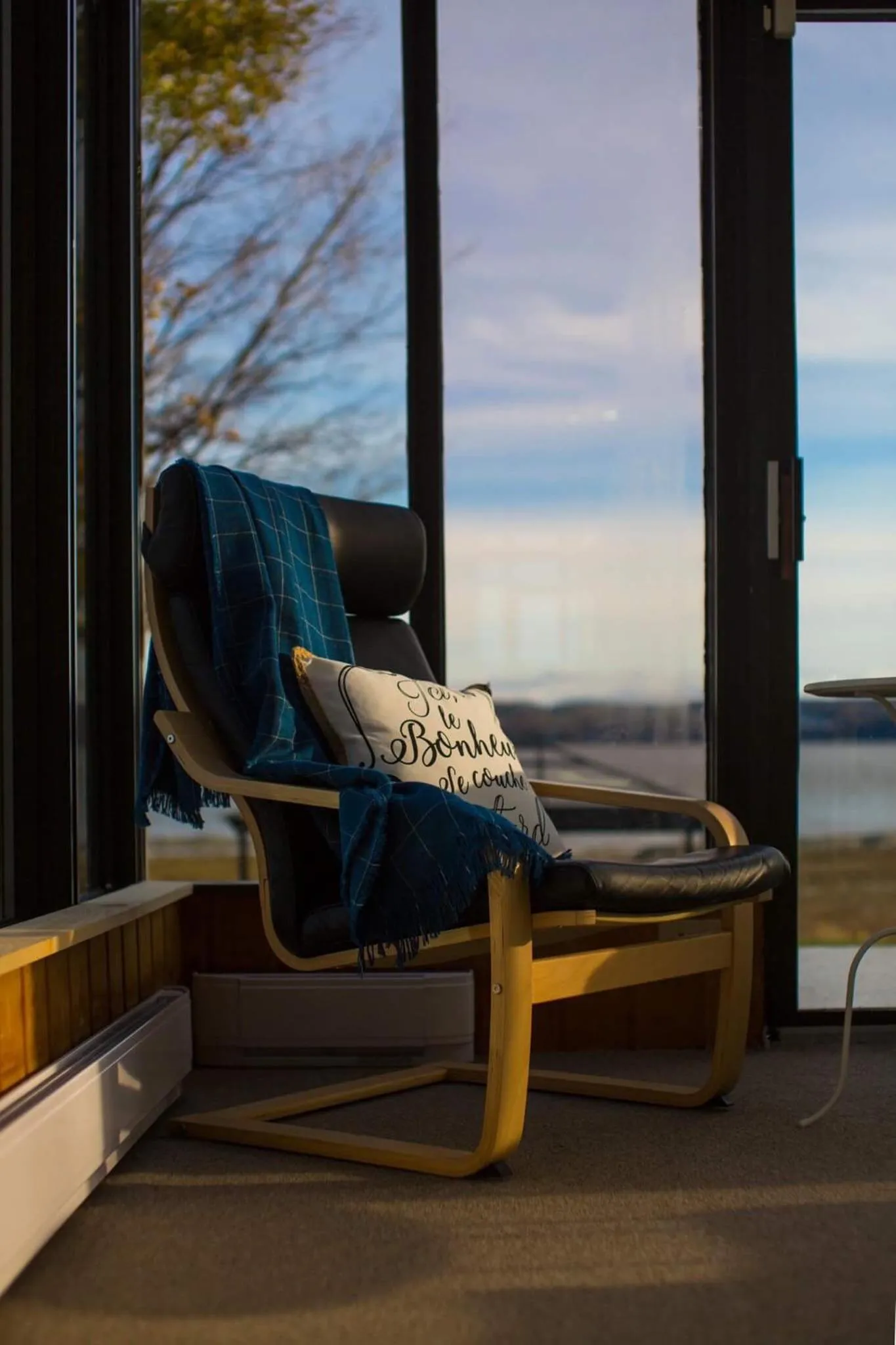 Patio in Villa by the Water 23 beds 9 baths Pool billard Hot Tub 15 min Old Quebec