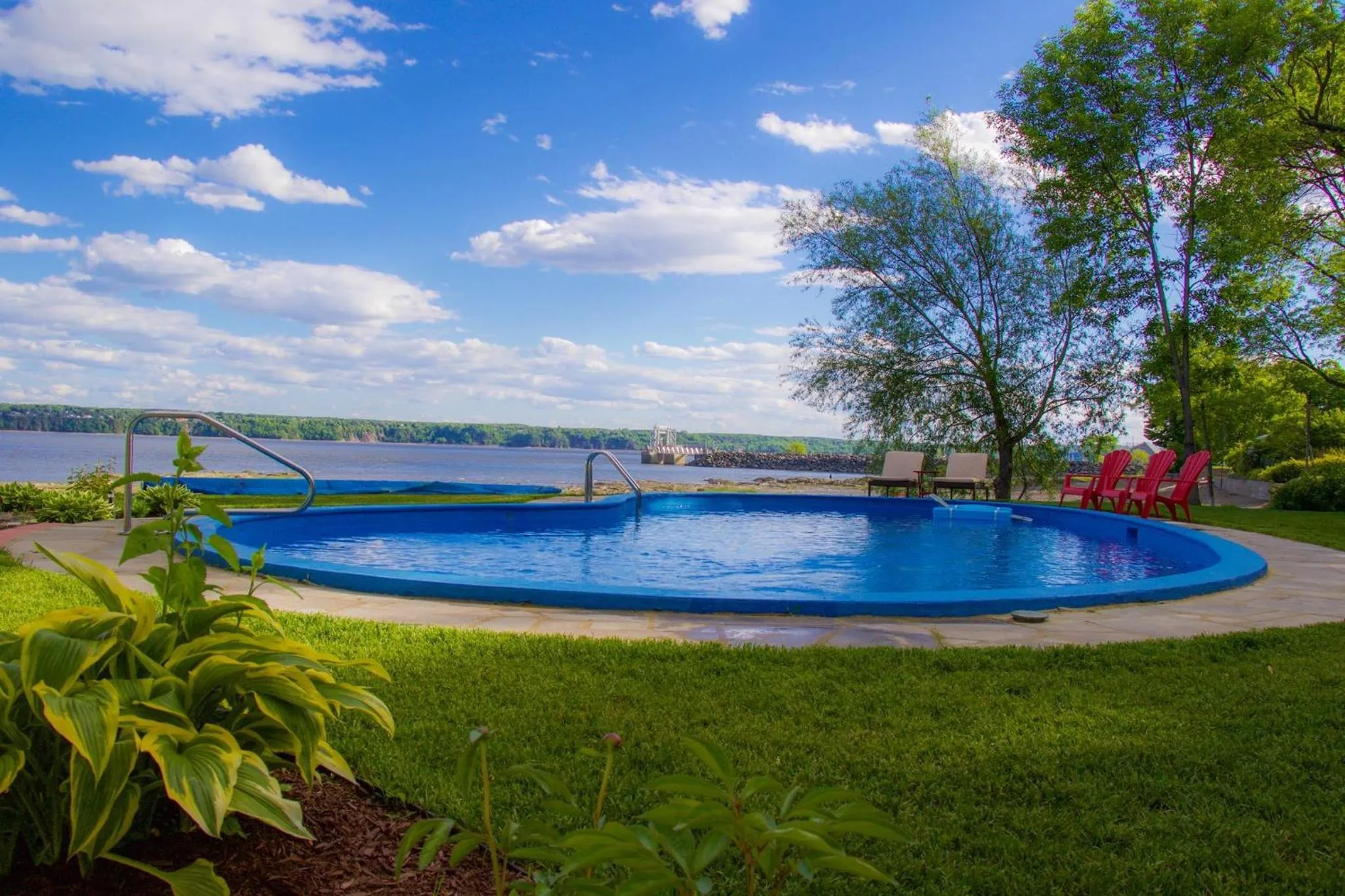 Villa by the Water 23 beds 9 baths Pool billard Hot Tub 15 min Old Quebec