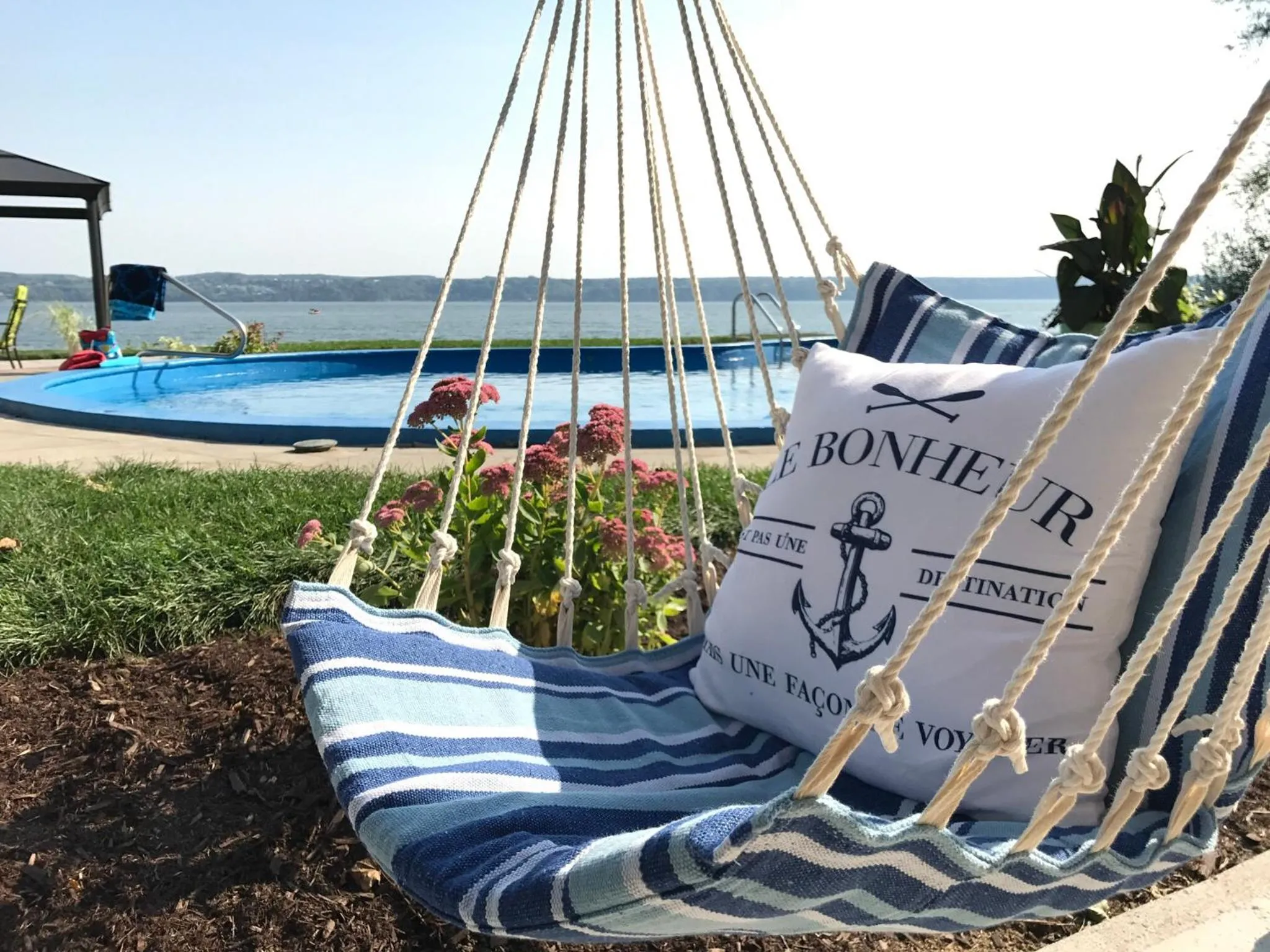 Patio in Villa by the Water 23 beds 9 baths Pool billard Hot Tub 15 min Old Quebec