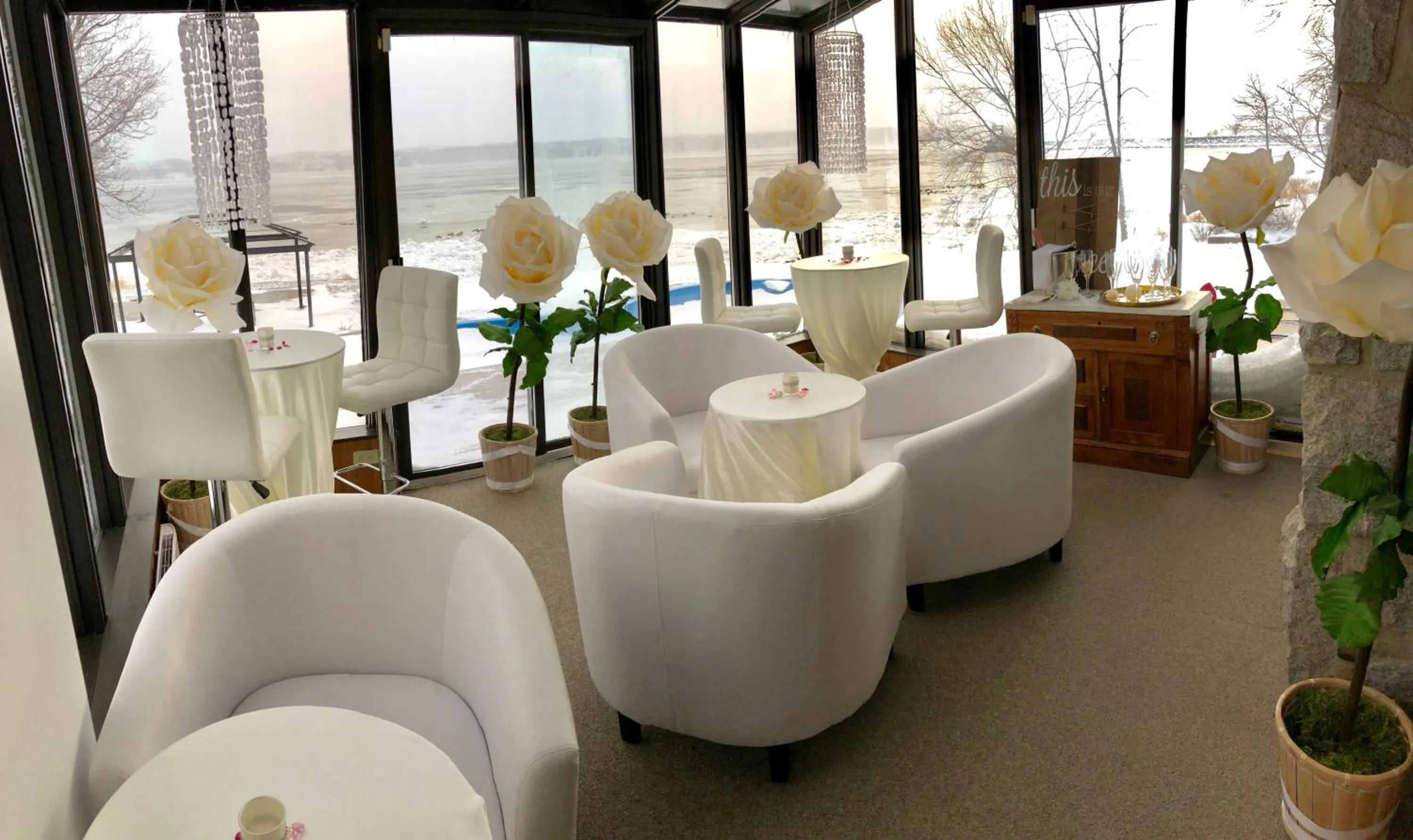 Banquet/Function facilities in Villa by the Water 23 beds 9 baths Pool billard Hot Tub 15 min Old Quebec