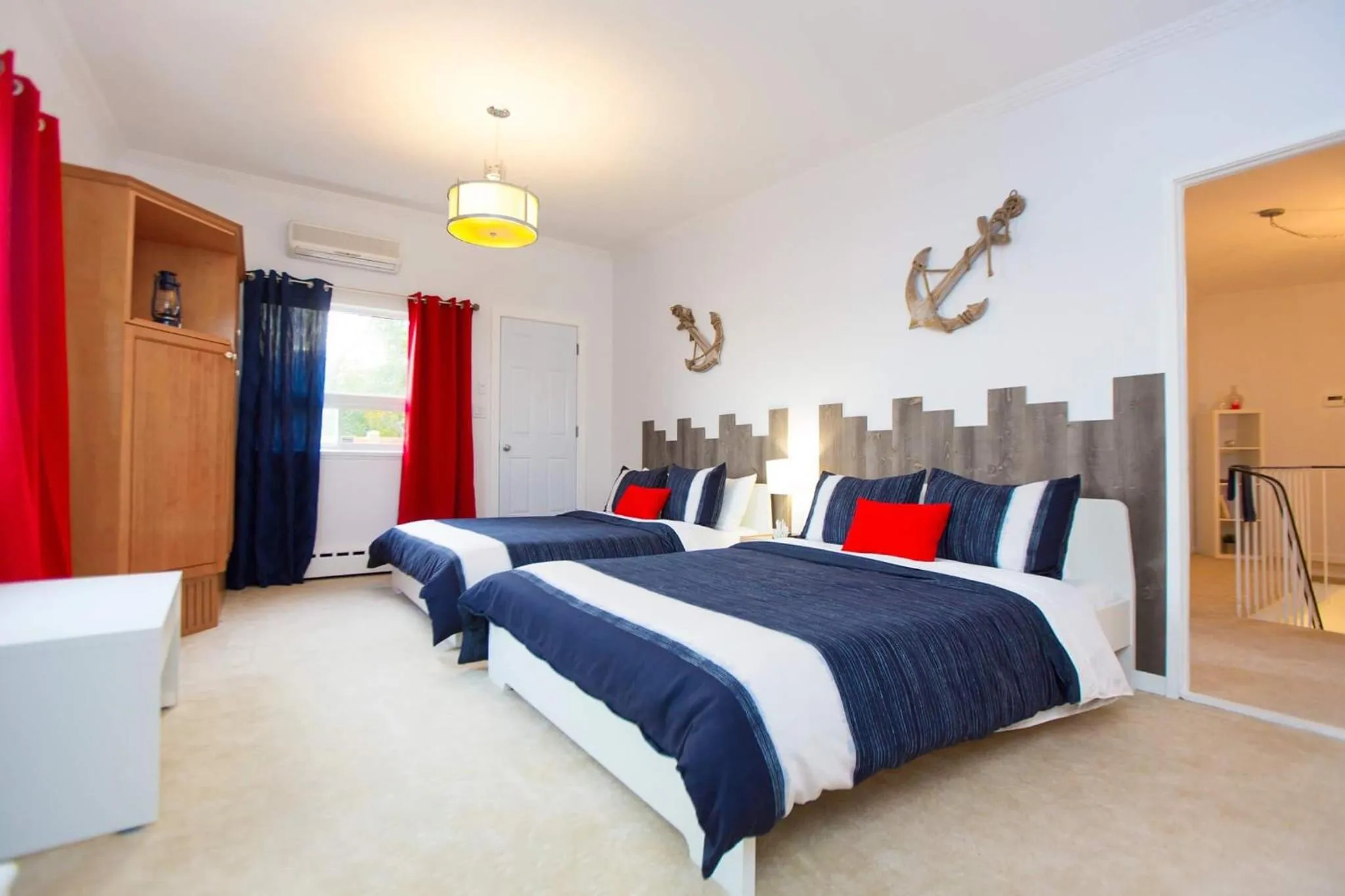 Shower, Bed in Villa by the Water 23 beds 9 baths Pool billard Hot Tub 15 min Old Quebec