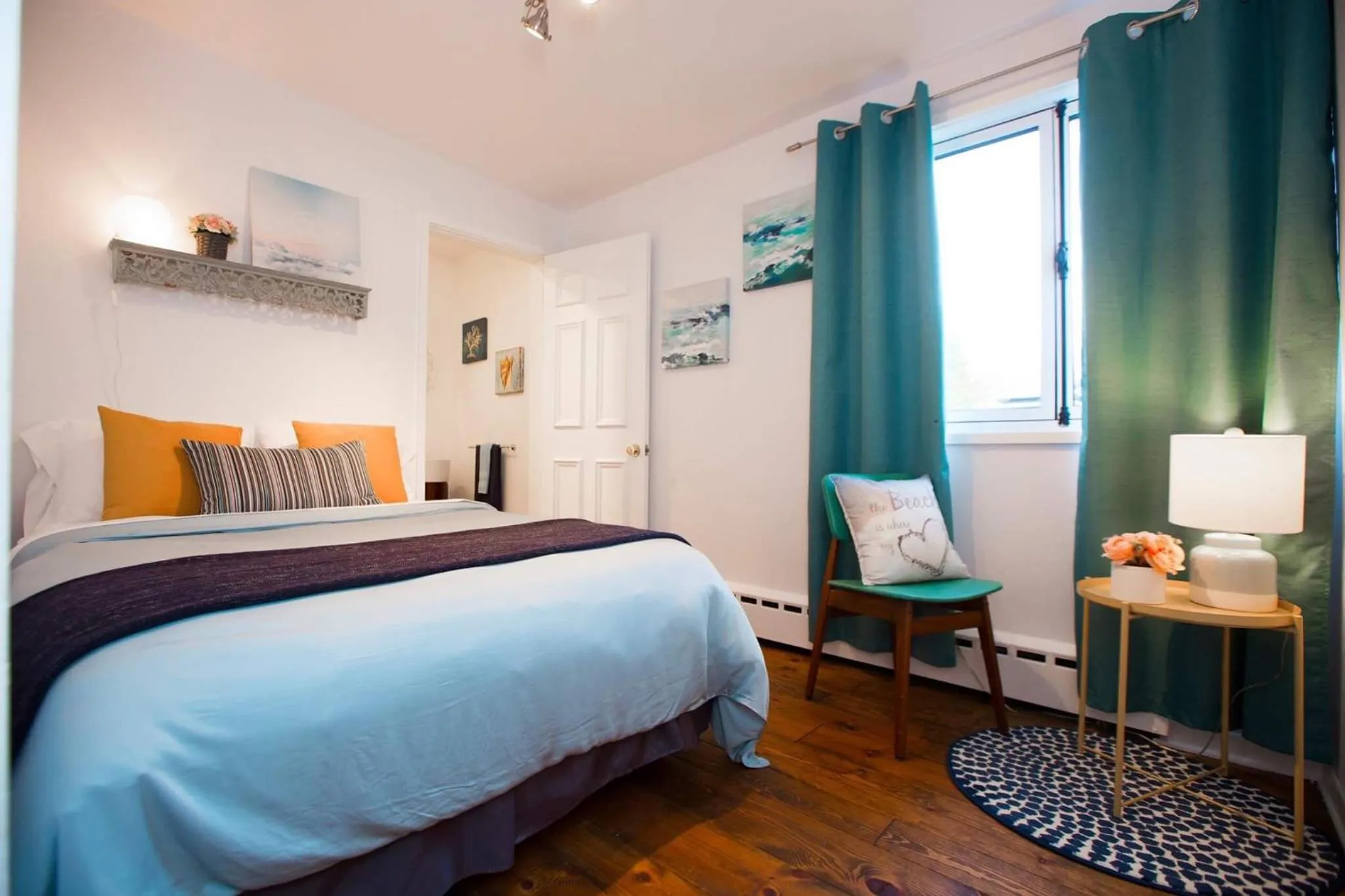 Shower, Bed in Villa by the Water 23 beds 9 baths Pool billard Hot Tub 15 min Old Quebec