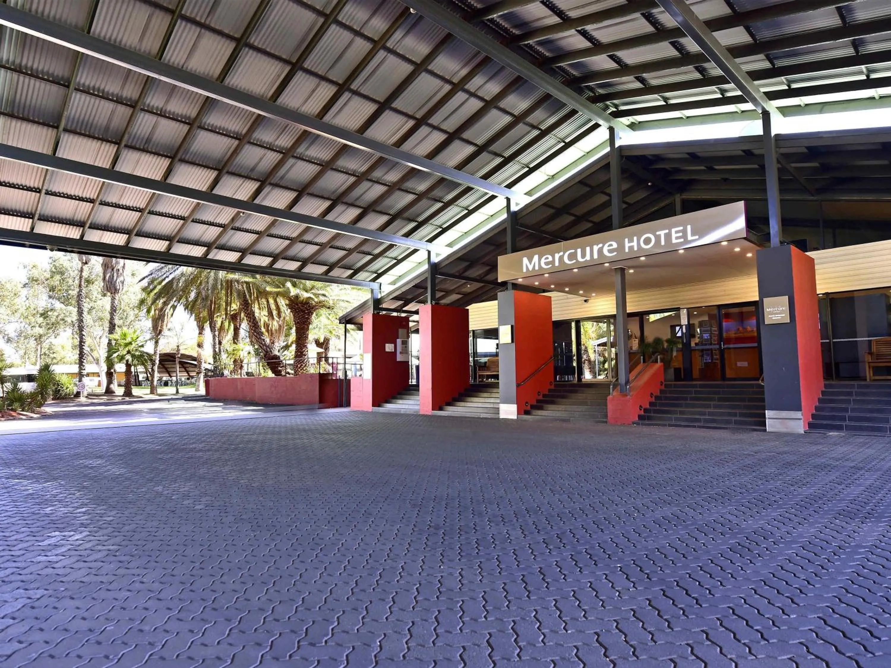 Property building in Mercure Alice Springs Resort