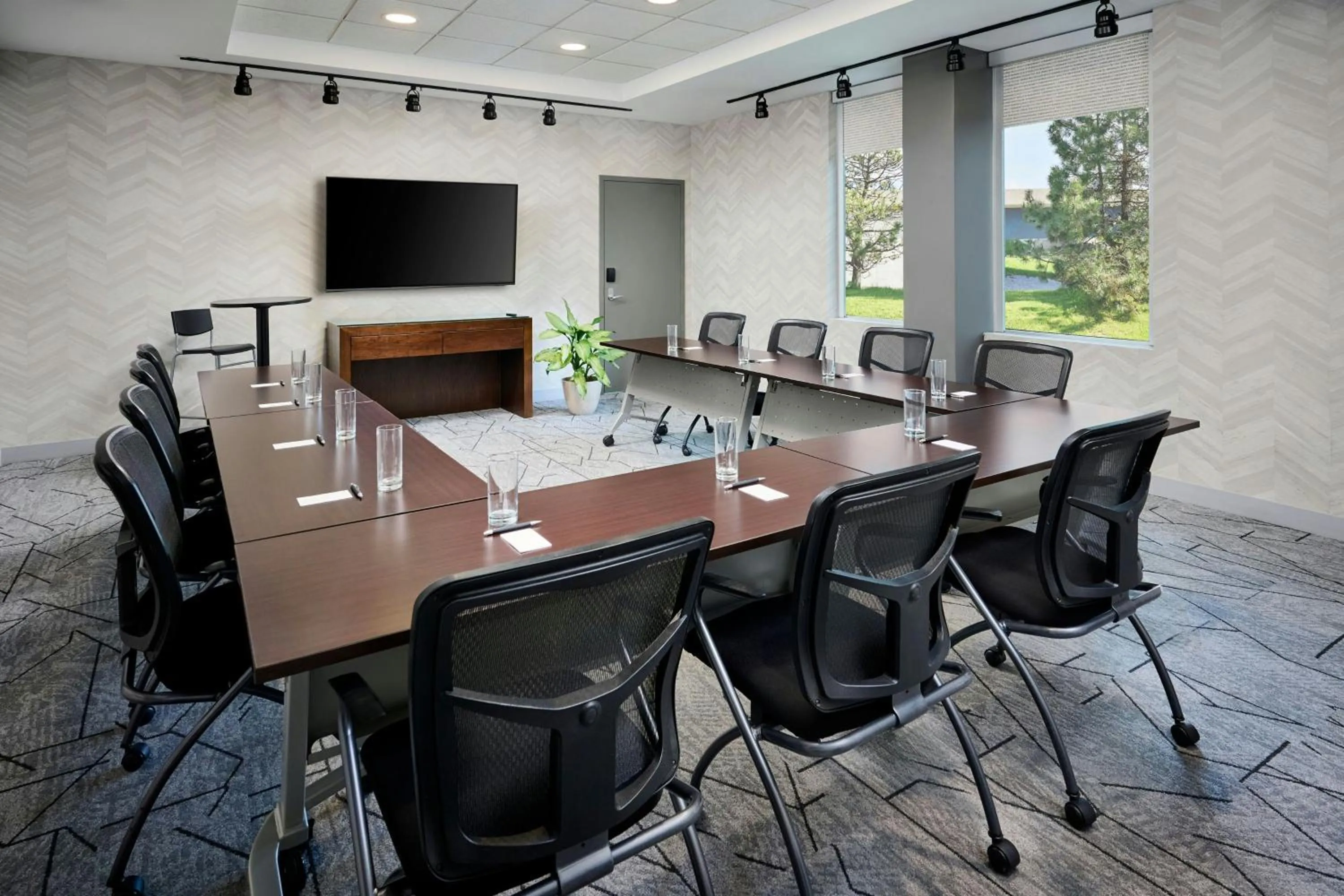 Meeting/conference room in Aloft Montreal Airport