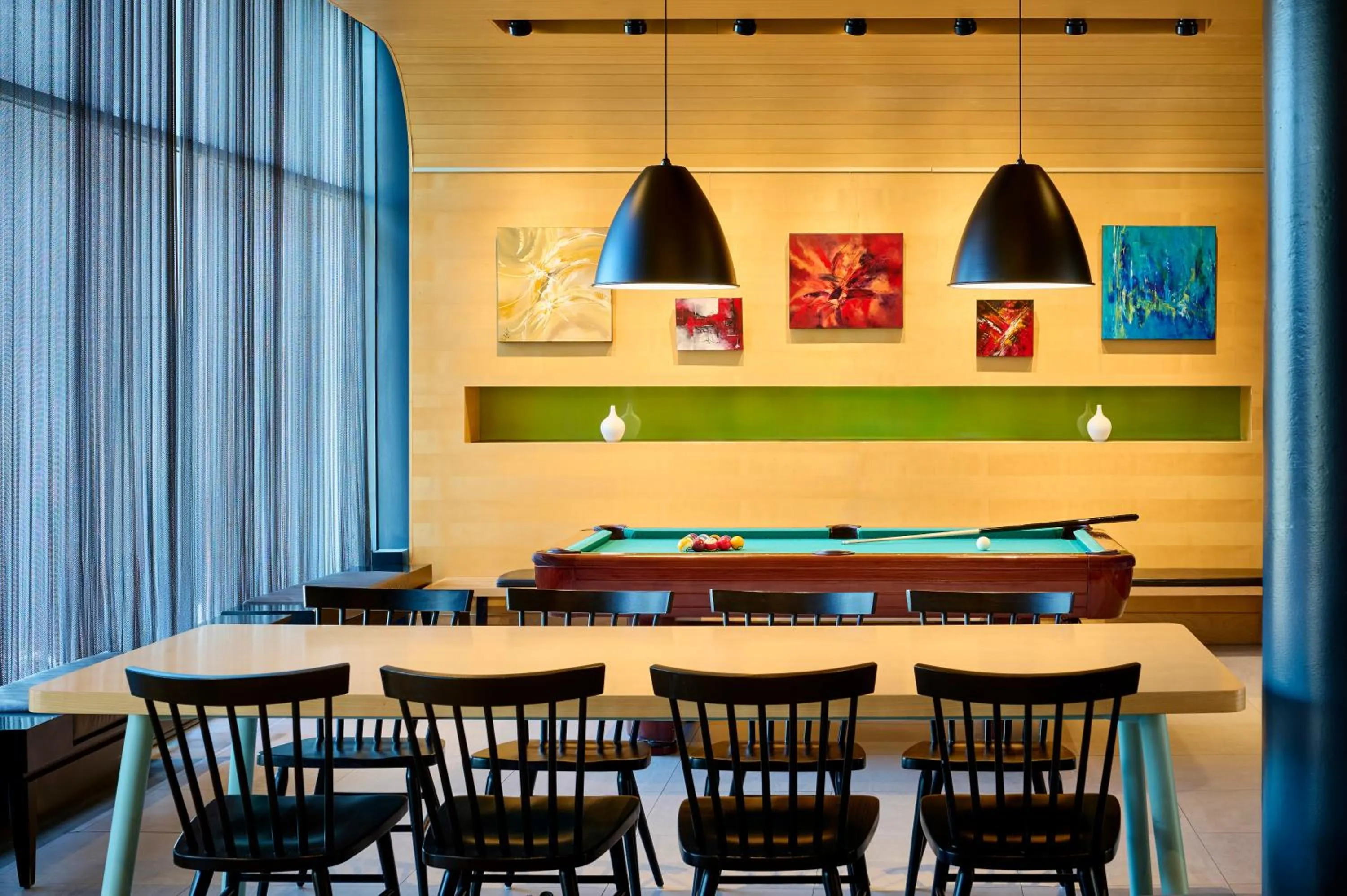 Billiard in Aloft Montreal Airport