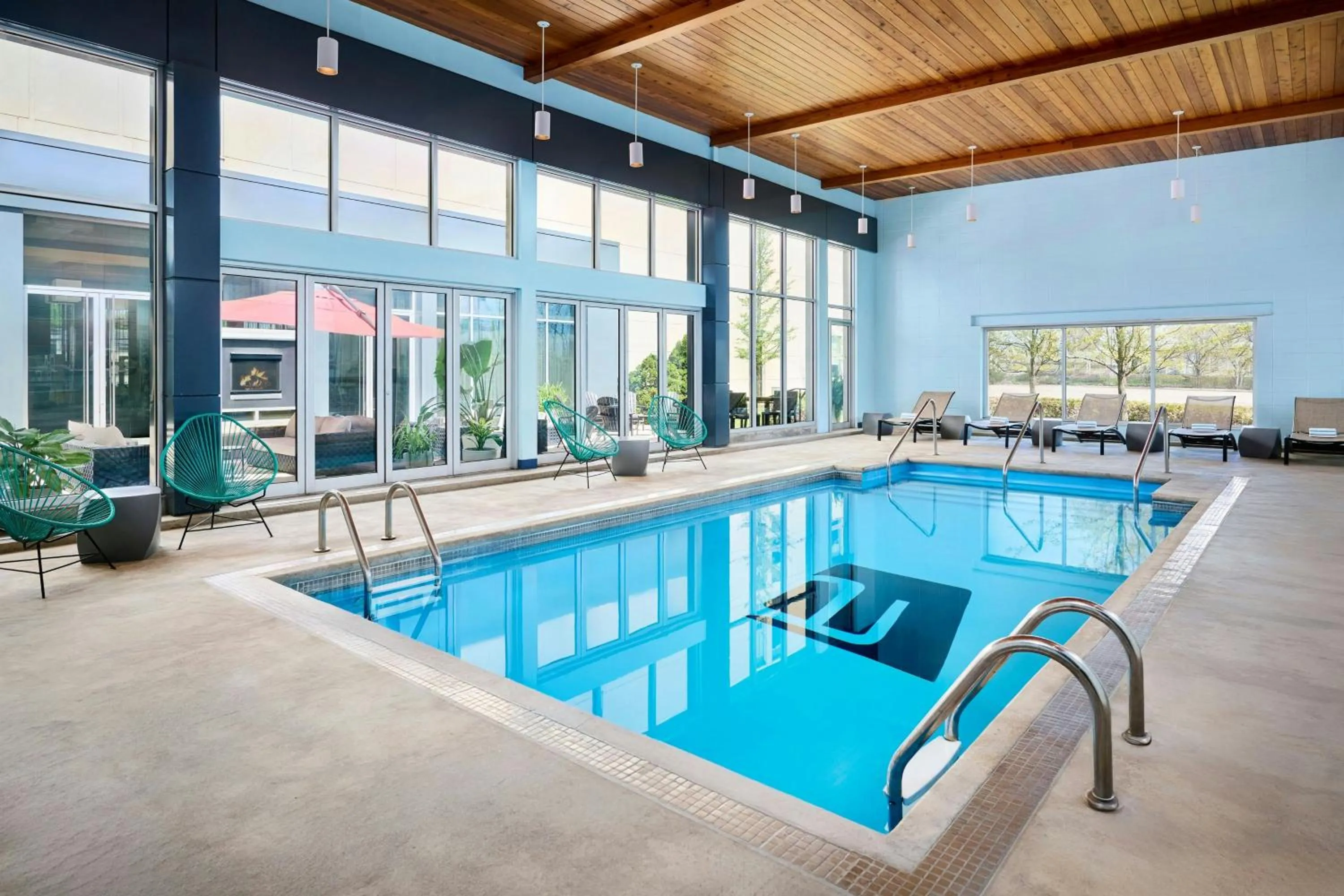 Swimming pool in Aloft Montreal Airport