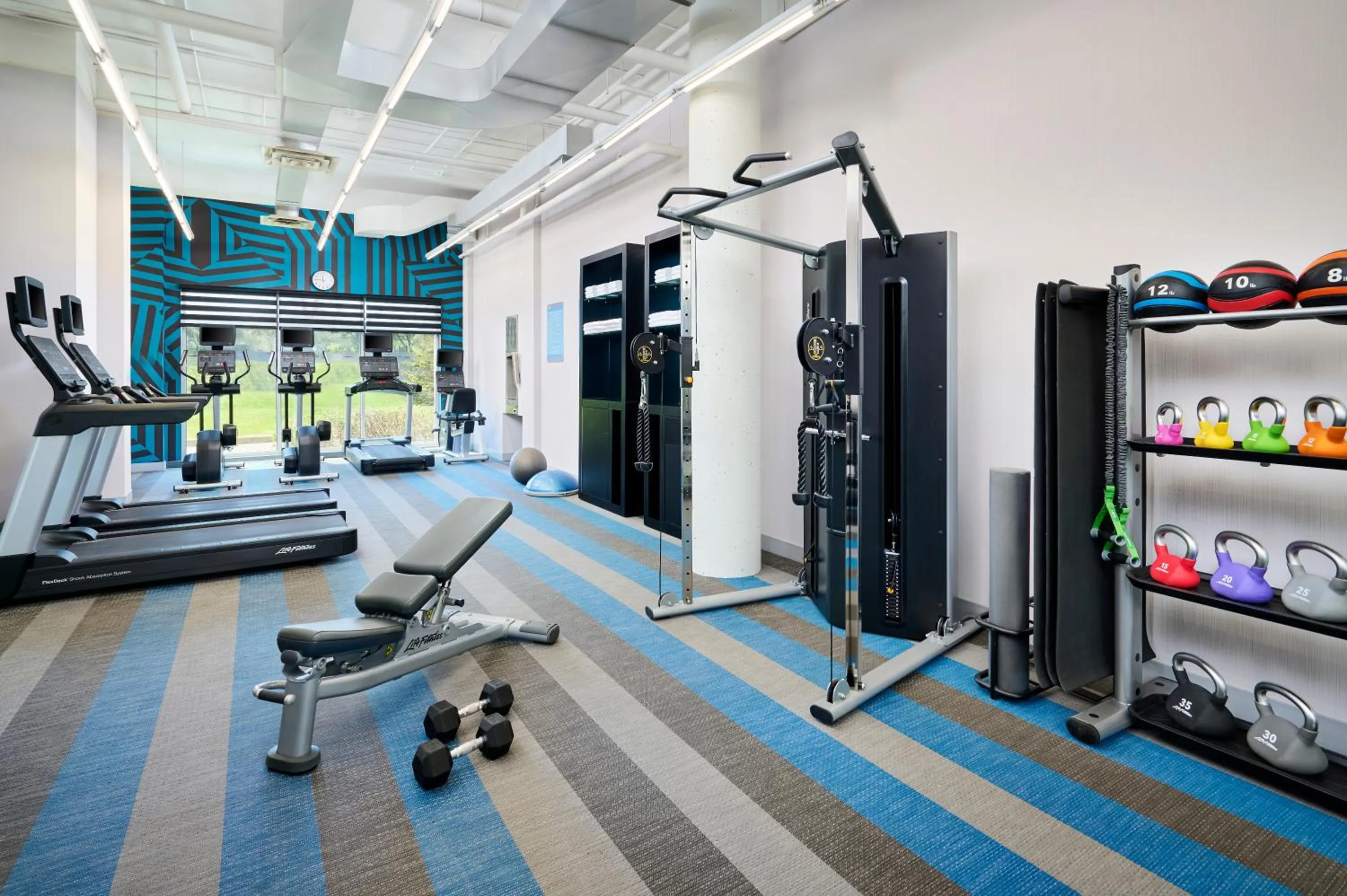 Fitness centre/facilities in Aloft Montreal Airport