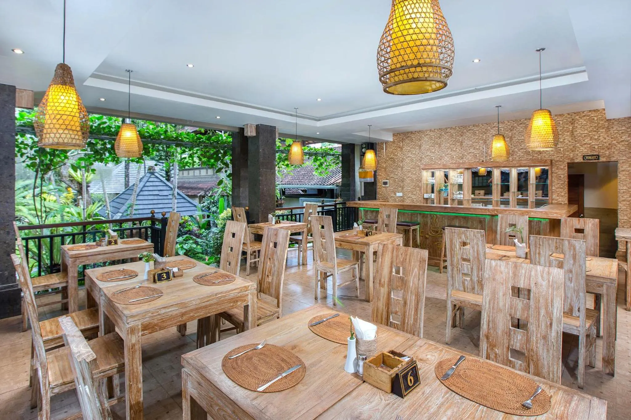 Restaurant/places to eat in Alas Petulu Villa Resort and Spa